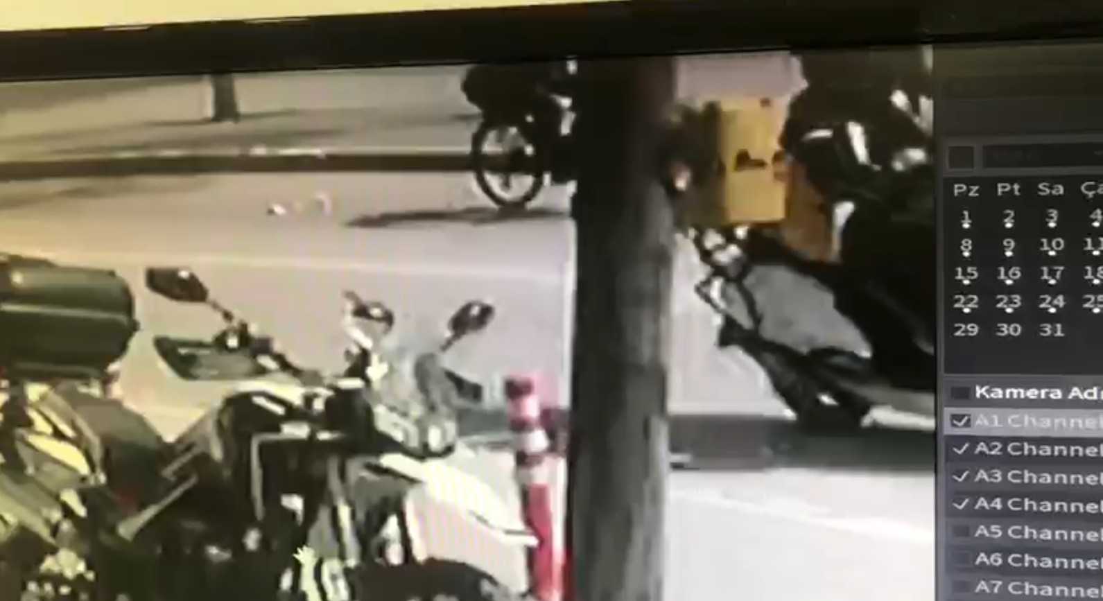 Bisikletli vatandaşın cebinden paralar yola saçıldı, duyarlı esnaf toplayıp sahibini beklemeye başladı 9 bisikletli vatandasin cebinden paralar yola sacildi duyarli esnaf toplayip sahibini beklemeye basladi 5 faPPQuiW