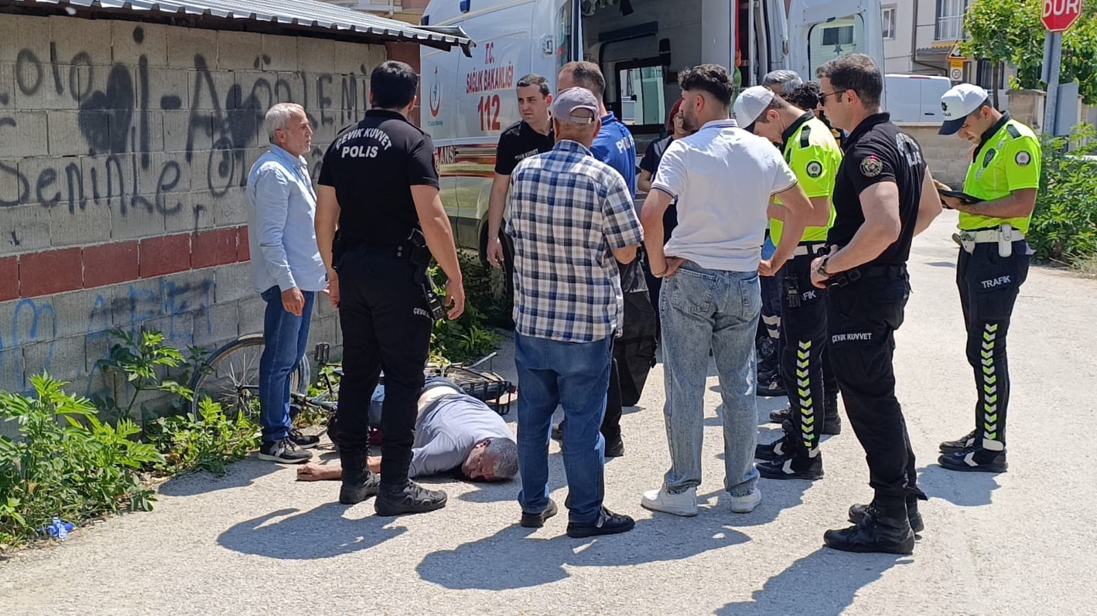 Bisikletten düşen yaşlı adam hayatını kaybetti 6 bisikletten dusen yasli adam hayatini kaybetti 2 cPdL4qX6