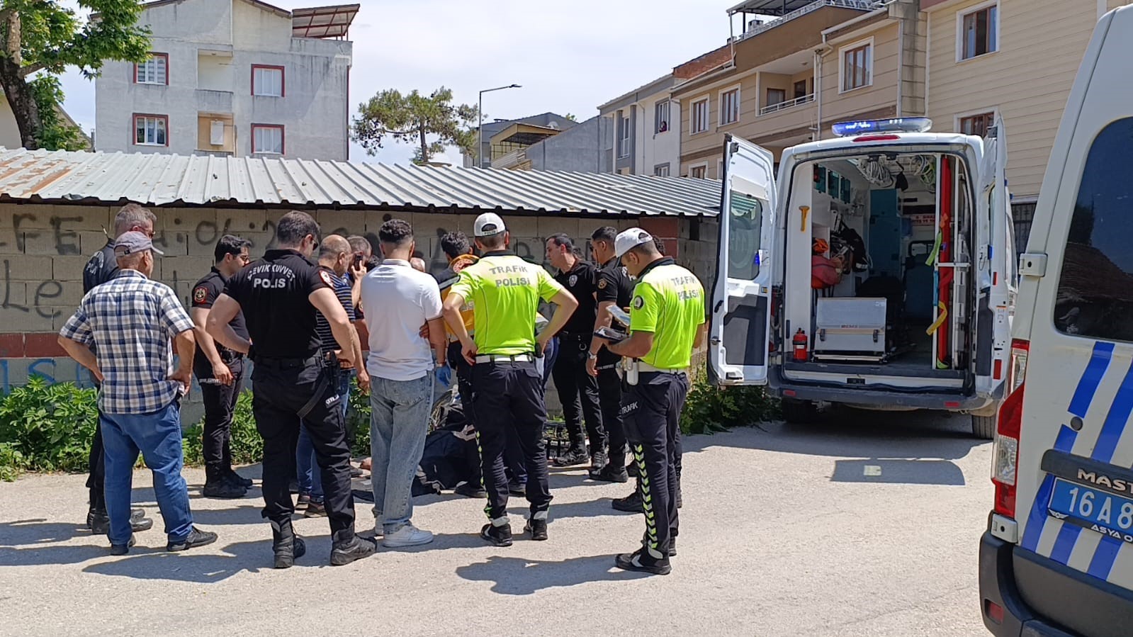 Bisikletten düşen yaşlı adam hayatını kaybetti 7 bisikletten dusen yasli adam hayatini kaybetti 3 FVquERW3