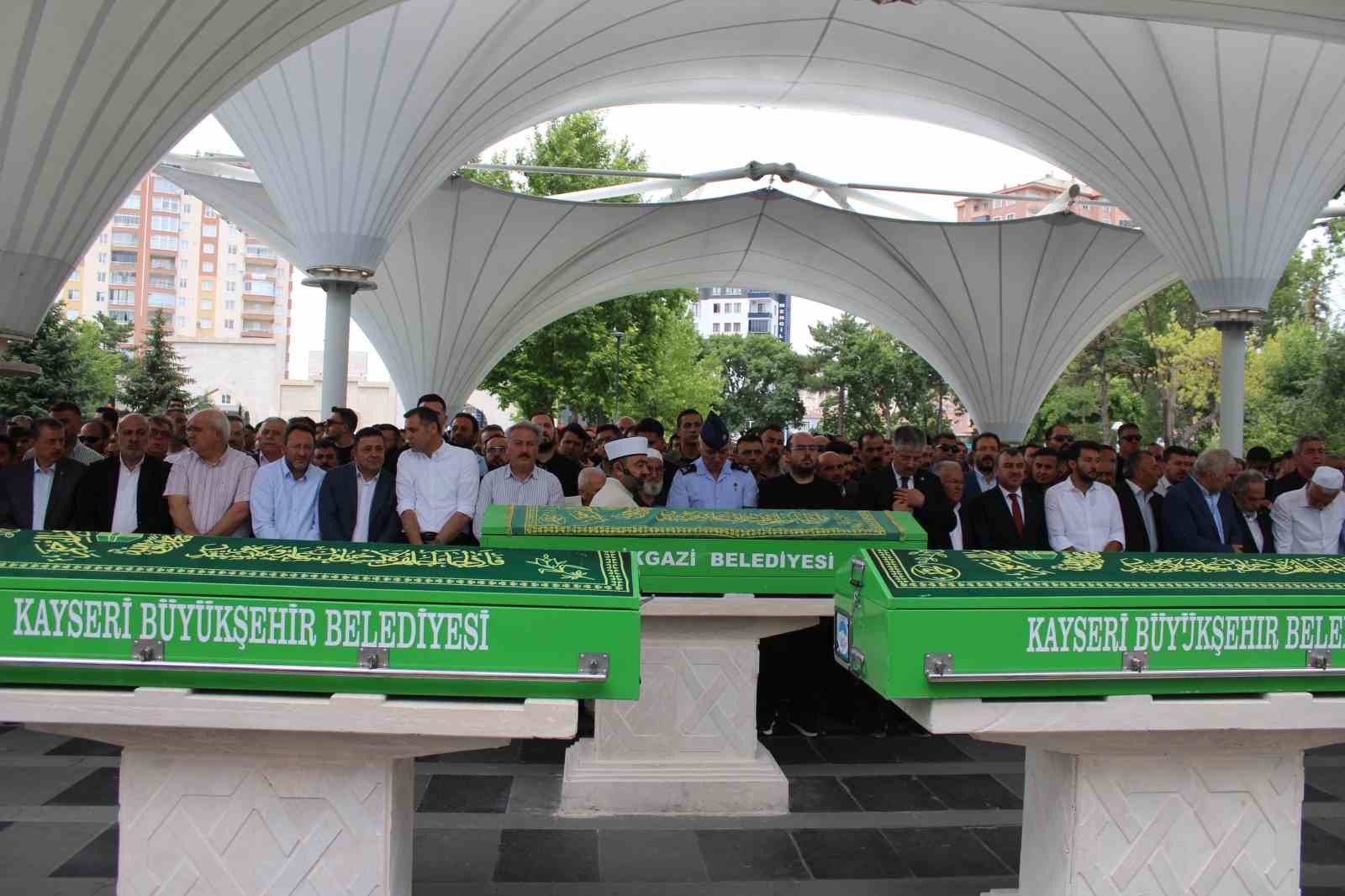 bisikletten duserek hayatini kaybeden ozel kalem muduru topraga verildi 0 dREQdqI2
