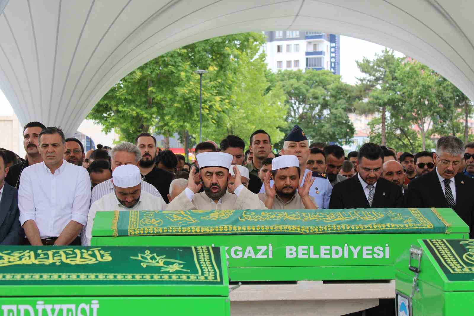 bisikletten duserek hayatini kaybeden ozel kalem muduru topraga verildi 2 w9LF7Bkf