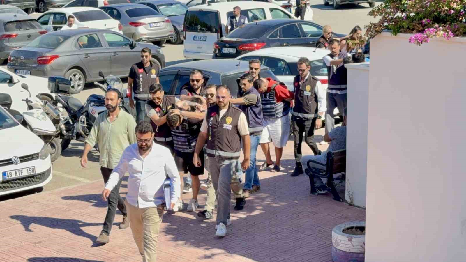 Bitez’deki cinayet soruşturmasında 7 şüpheli adliyeye sevk edildi 4 bitezdeki cinayet sorusturmasinda 7 supheli adliyeye sevk edildi 0