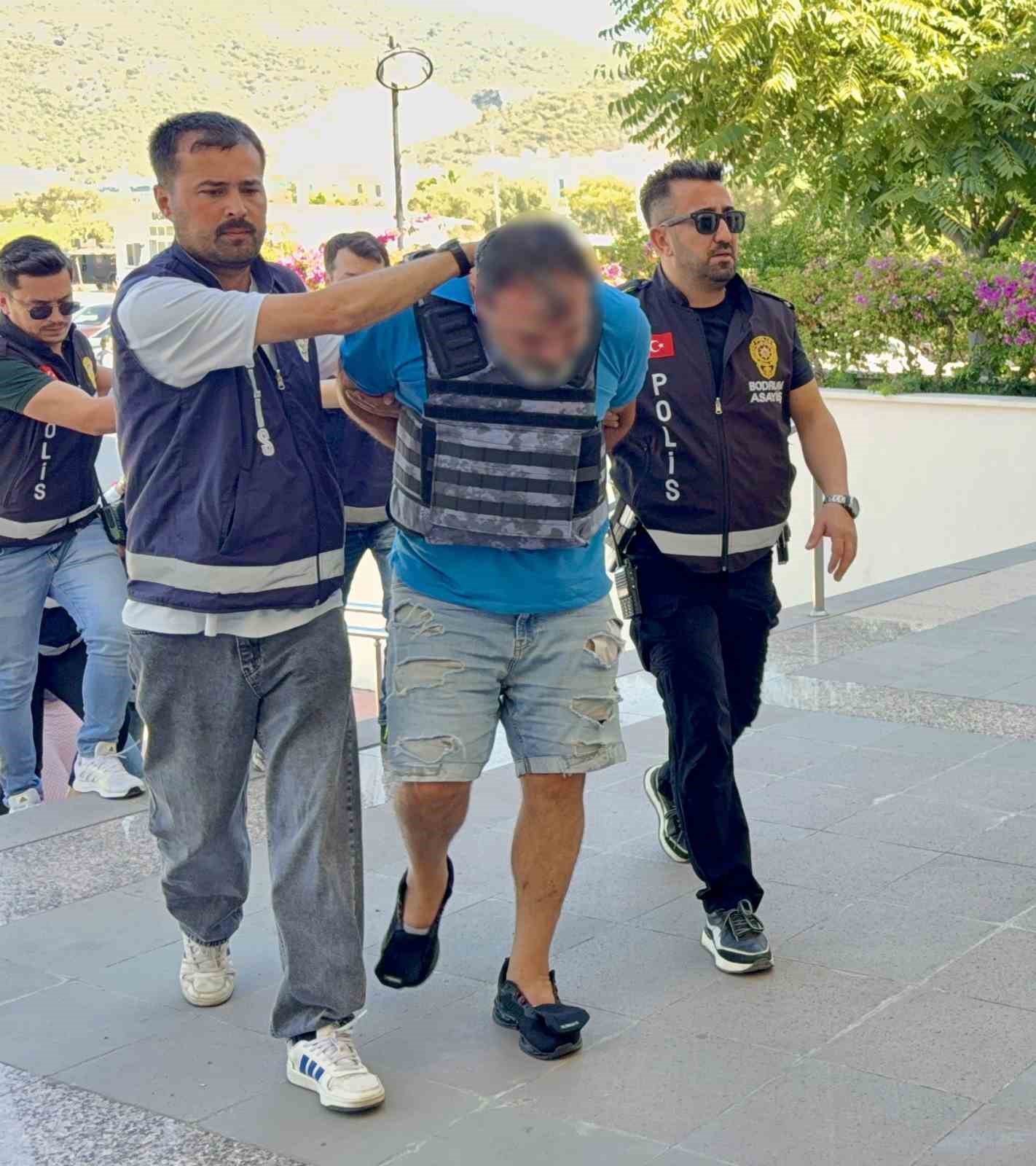 Bitez’deki cinayet soruşturmasında 7 şüpheli adliyeye sevk edildi 5 bitezdeki cinayet sorusturmasinda 7 supheli adliyeye sevk edildi 1 YCa34wFK