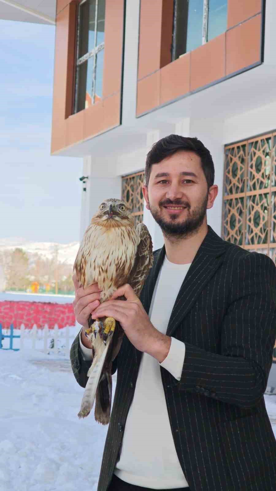 bitkin haldeki kizil sahini dkmp ekiplerine teslim ettiler 3 T5g2Nagl