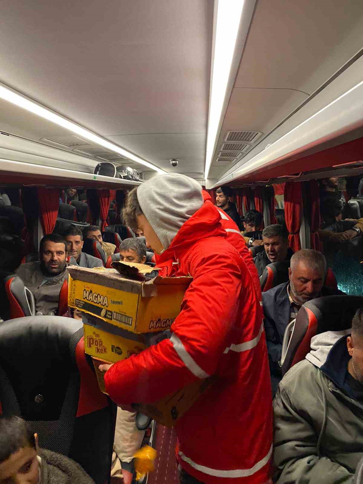 bitlis baykan yolu ulasima kapandi 3 saat sonra kontrollu acildi 11
