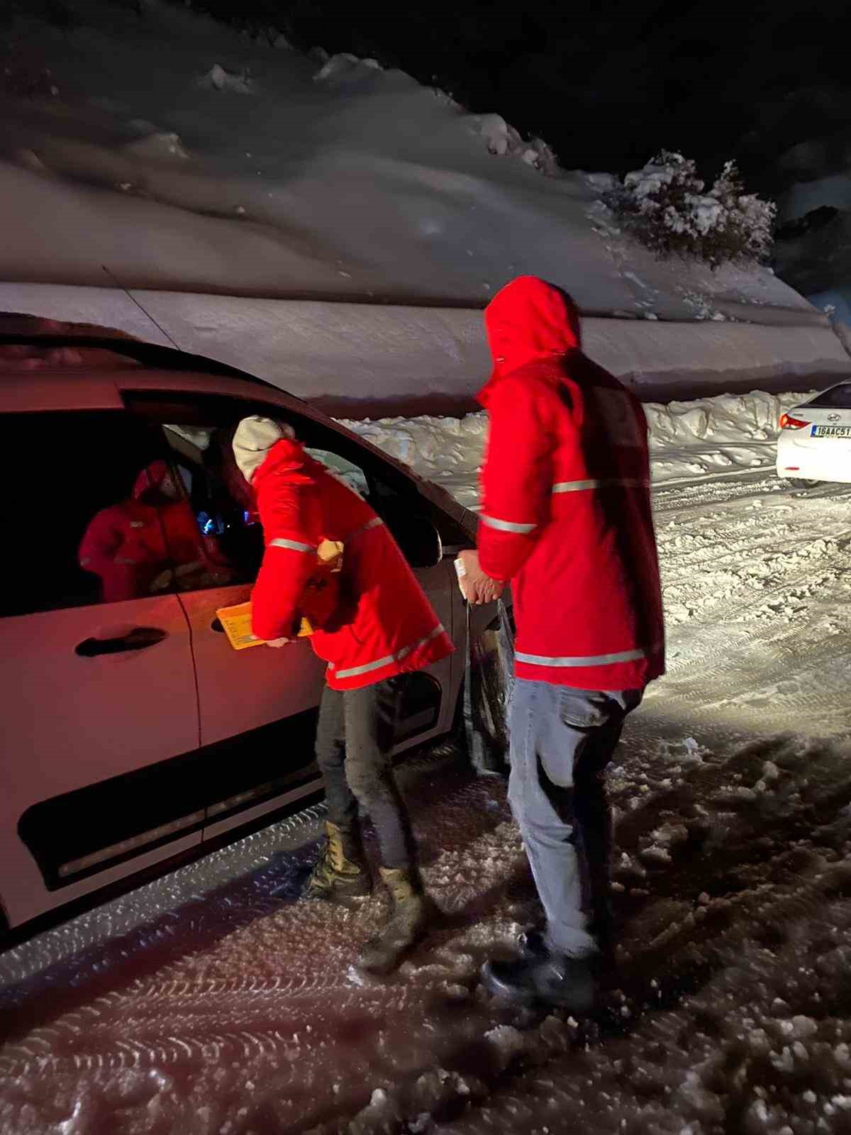 bitlis baykan yolu ulasima kapandi 3 saat sonra kontrollu acildi 4 qY5HZTZ7
