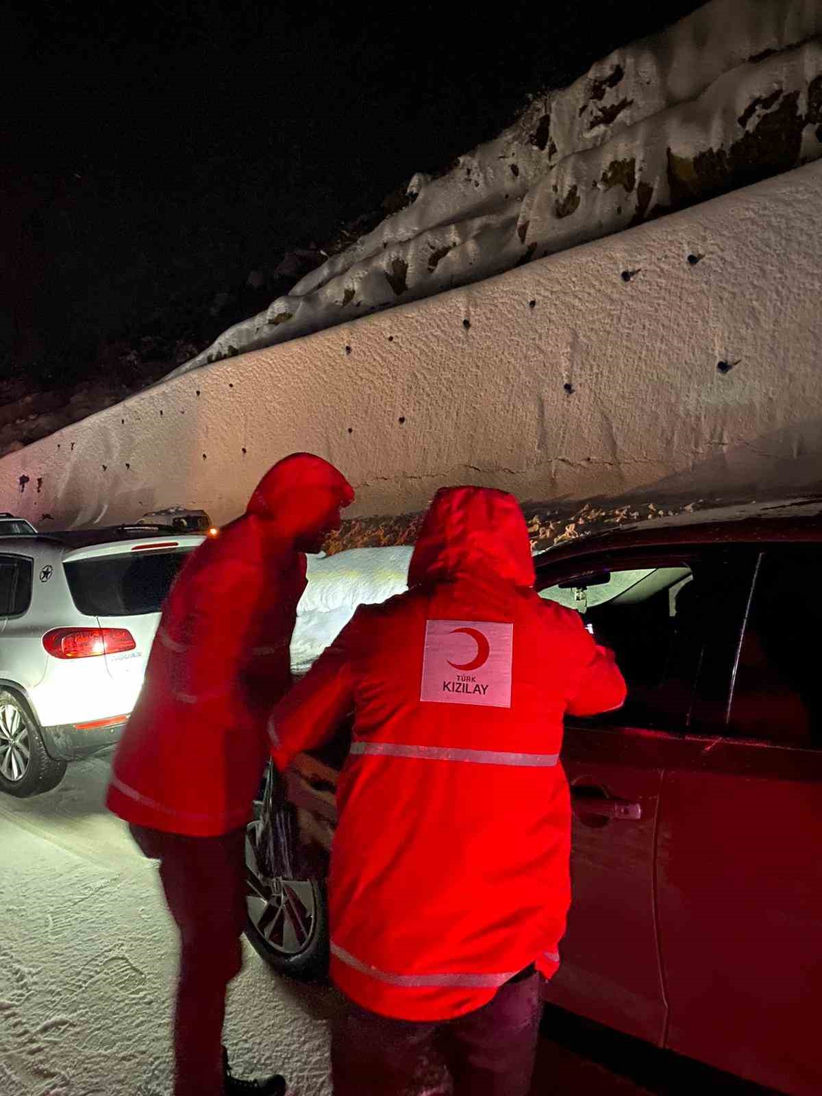 bitlis baykan yolu ulasima kapandi 3 saat sonra kontrollu acildi 8 9nSfZbsH