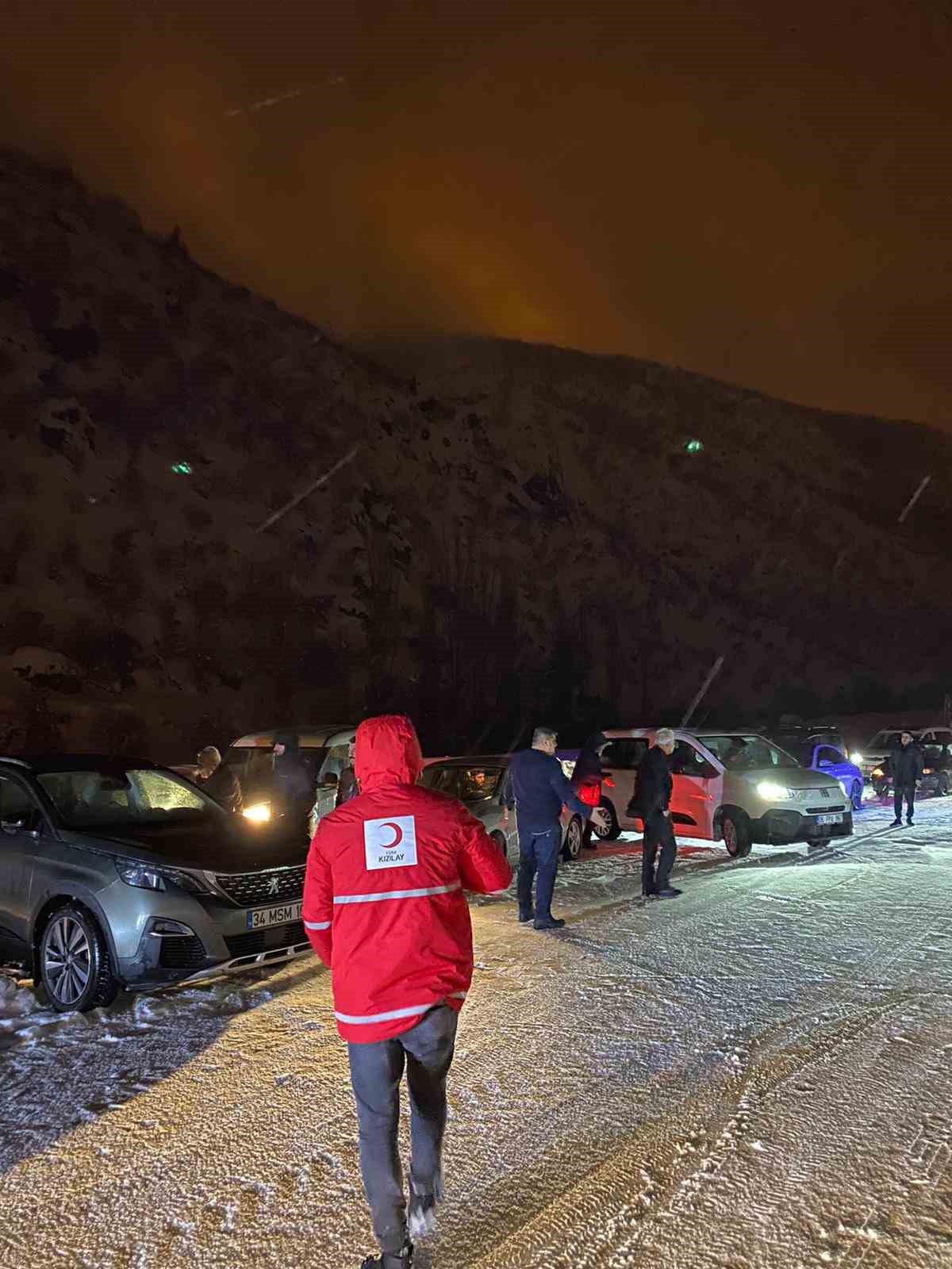bitlis baykan yolu ulasima kapandi 3 saat sonra kontrollu acildi 9 qTR27LOQ
