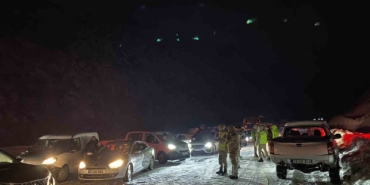 bitlis-baykan-yolu-ulasima-kapandi-3-saat-sonra-kontrollu-acildi-pP89h85f.jpg