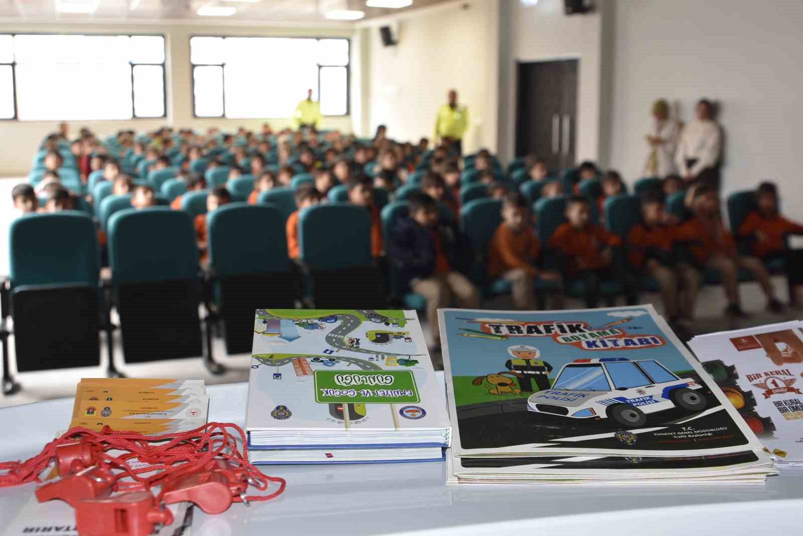 Bitlis Emniyet Müdürlüğünden çocuklara trafik eğitimi 7 bitlis emniyet mudurlugunden cocuklara trafik egitimi 3 SMESAOJl