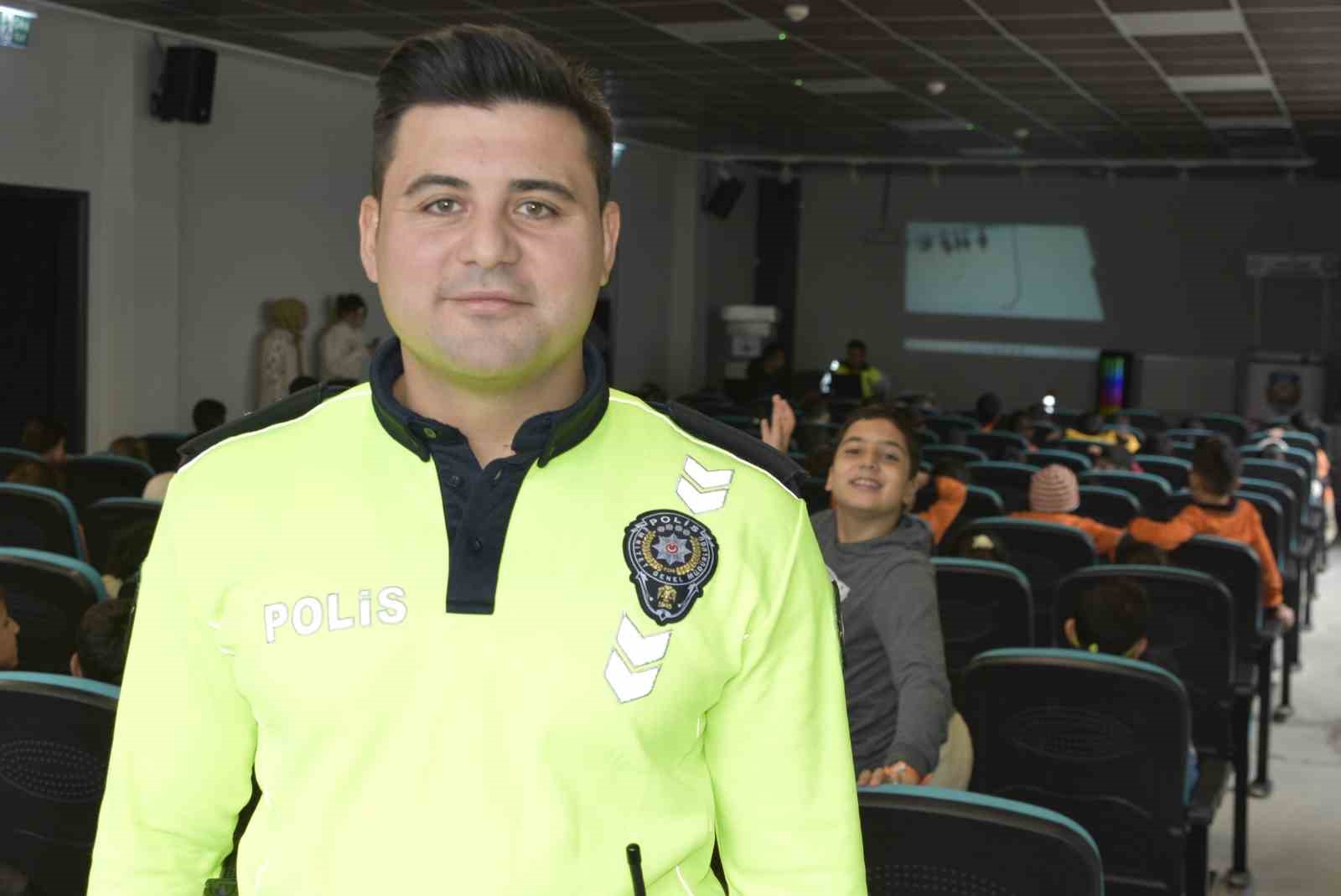 Bitlis Emniyet Müdürlüğünden çocuklara trafik eğitimi 8 bitlis emniyet mudurlugunden cocuklara trafik egitimi 4 dvGpXvXE