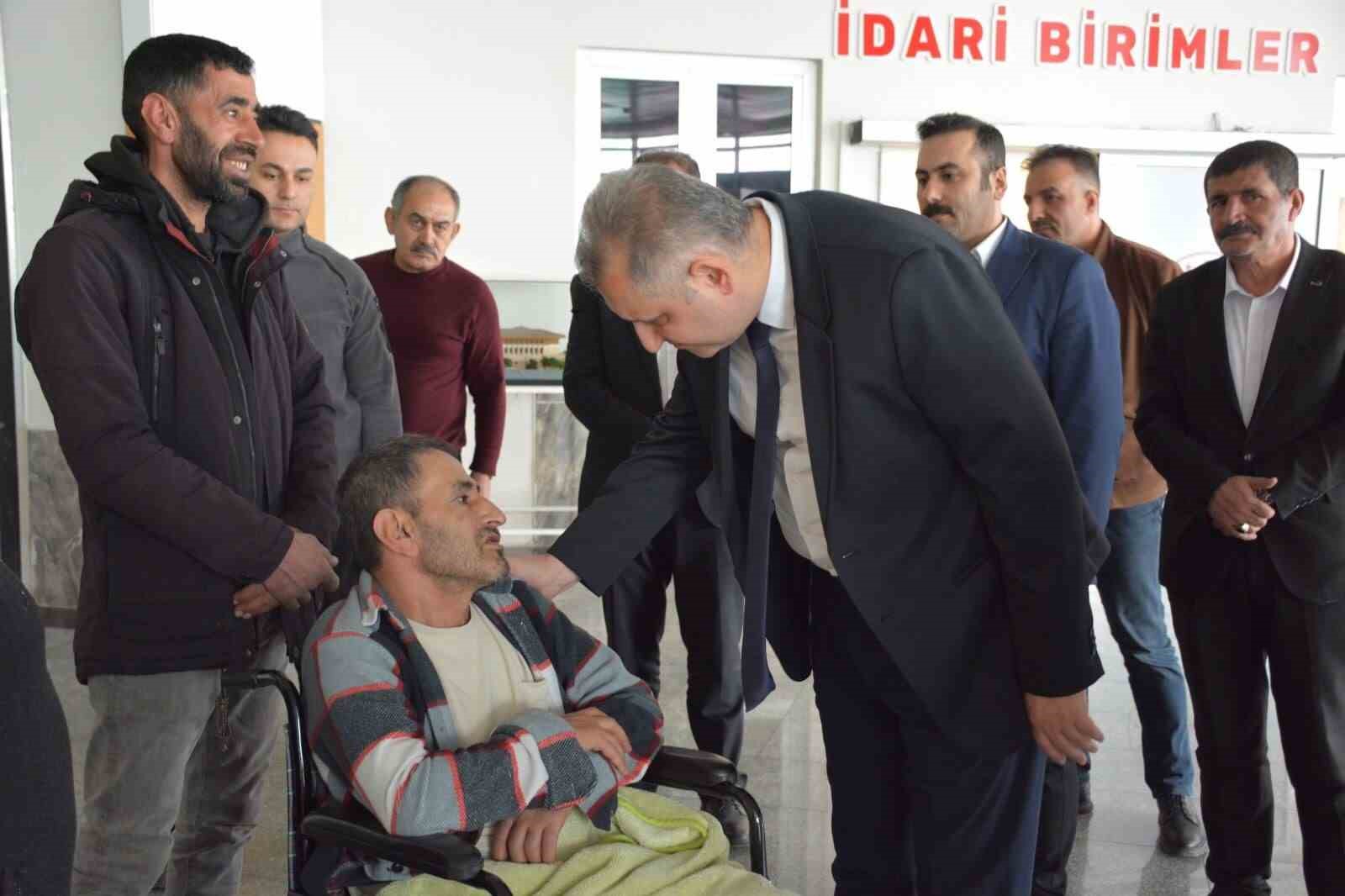 bitlis il saglik muduru ergeneden hastanede tedavi goren yaralilara ziyaret 1 XZjRBOWY