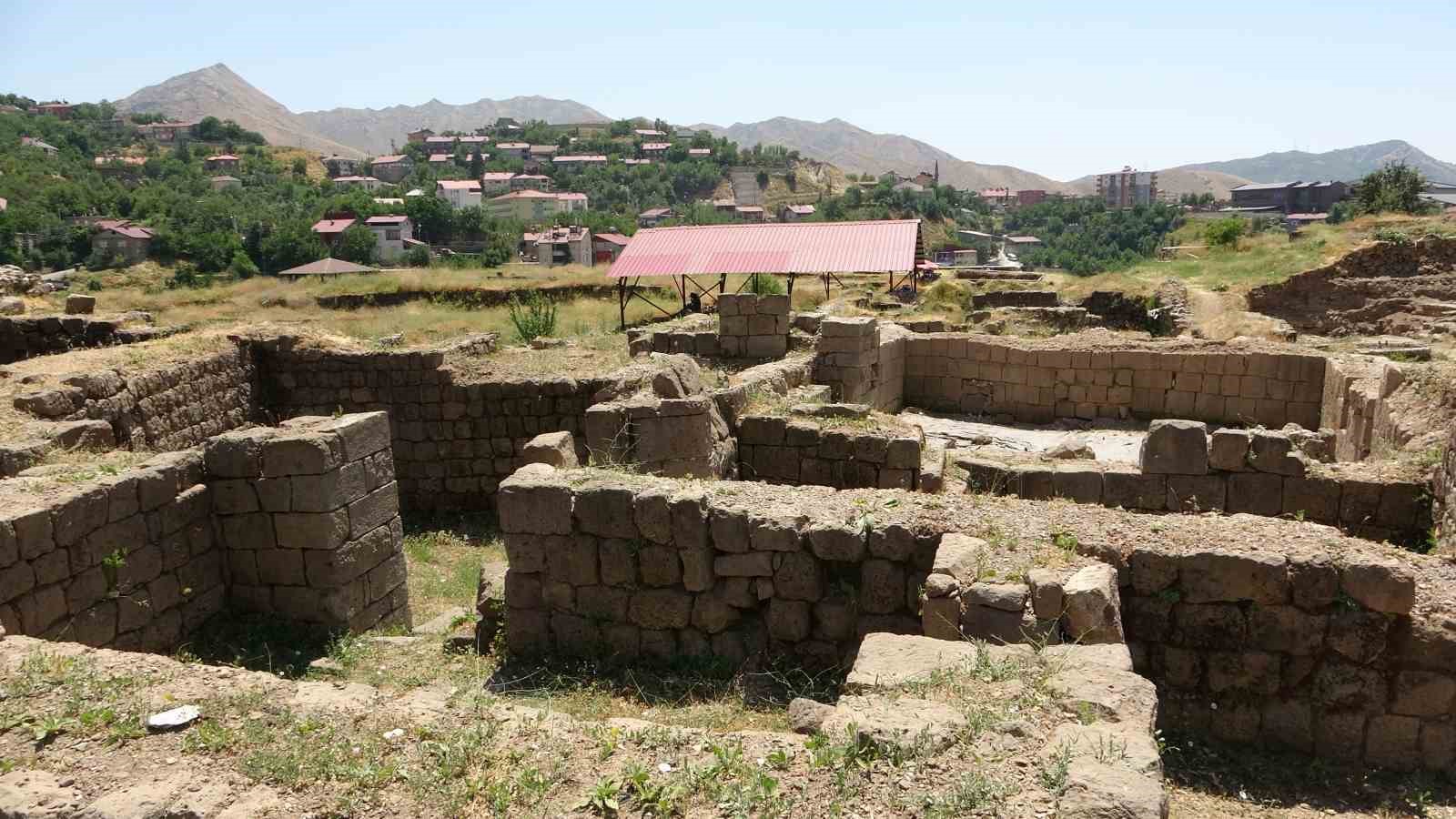 bitlis kalesinde kazilar buyuk olcude tamamlandi 9 2EQRApqh