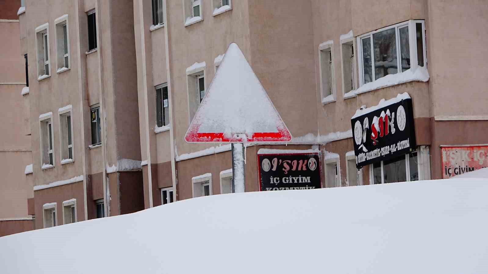 bitlis kara gomuldu 294 koy yolu ulasima kapandi 11 k75vZCXG