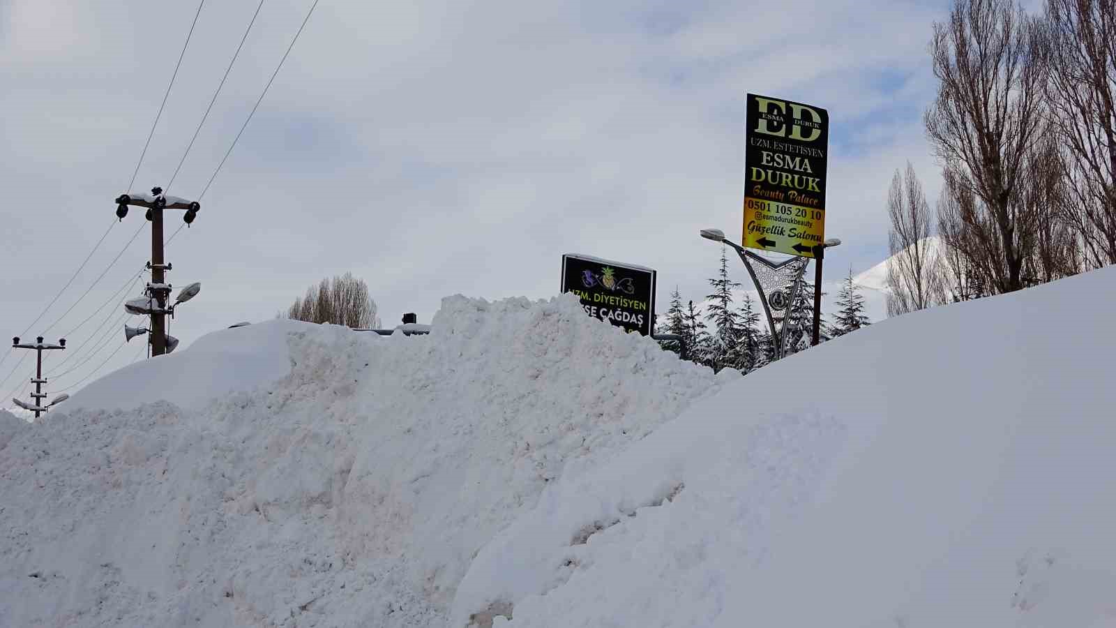 bitlis kara gomuldu 294 koy yolu ulasima kapandi 3 VK4BCiCM