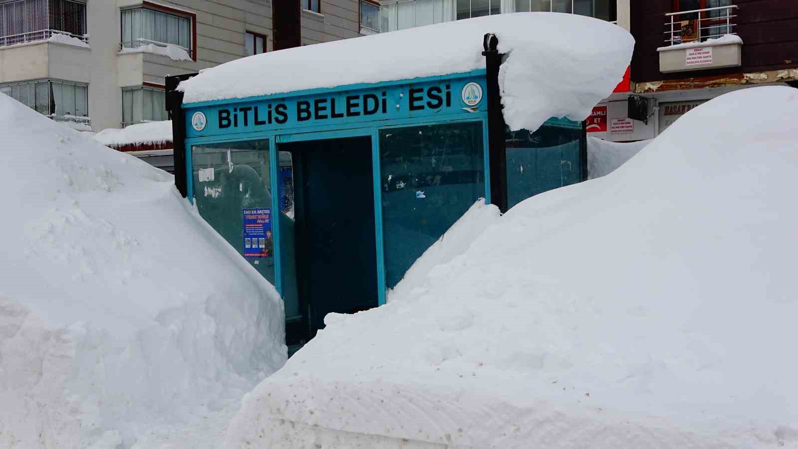 bitlis kara gomuldu 294 koy yolu ulasima kapandi 8 mTSfU2Jt