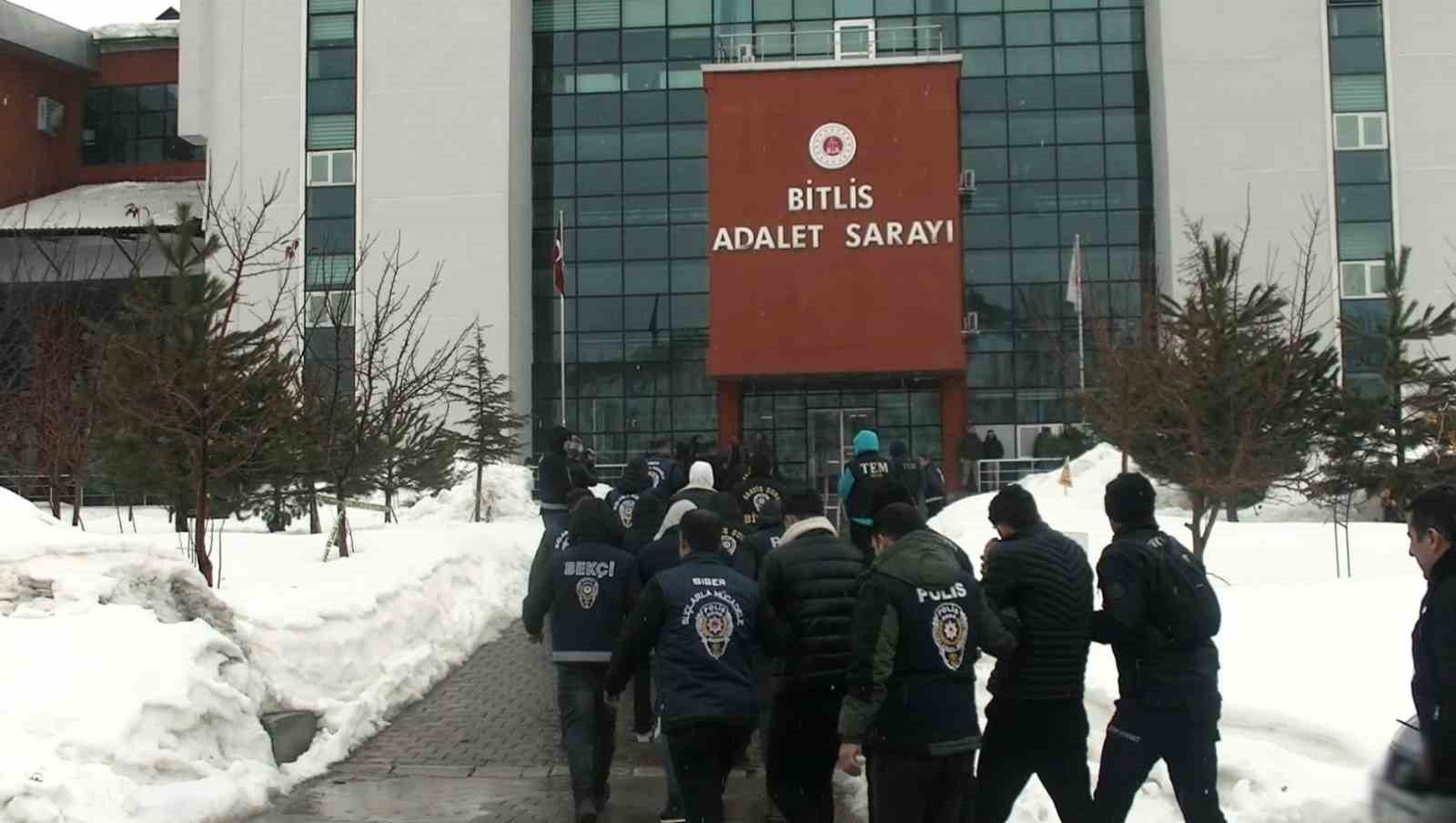 bitlis merkezli yasa disi bahis operasyonunda 24 kisi tutuklandi 5 kH4bK1L3