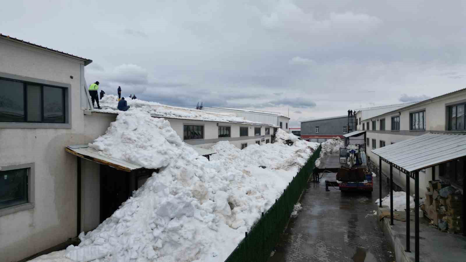 bitlis osbdeki catida kar yukune karsi vincli cozum 3 C7q74LB1