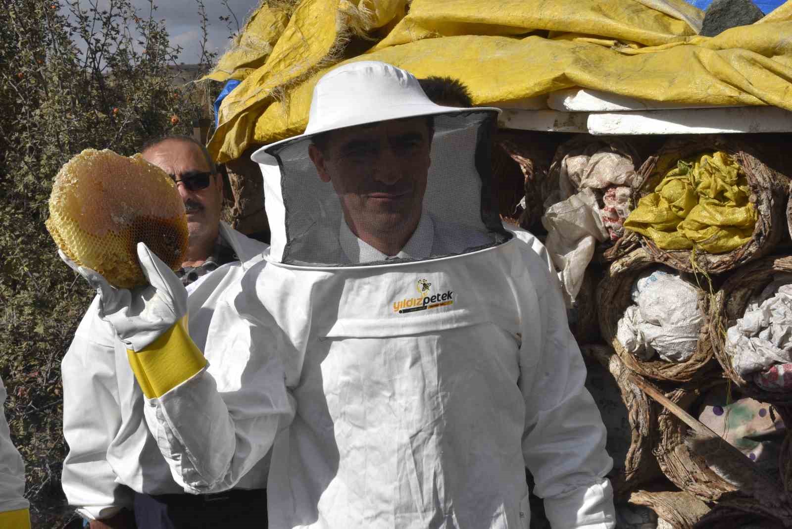 bitlis valisi karakaya dunyaca unlu karakovan balinin hasadini yapti 0