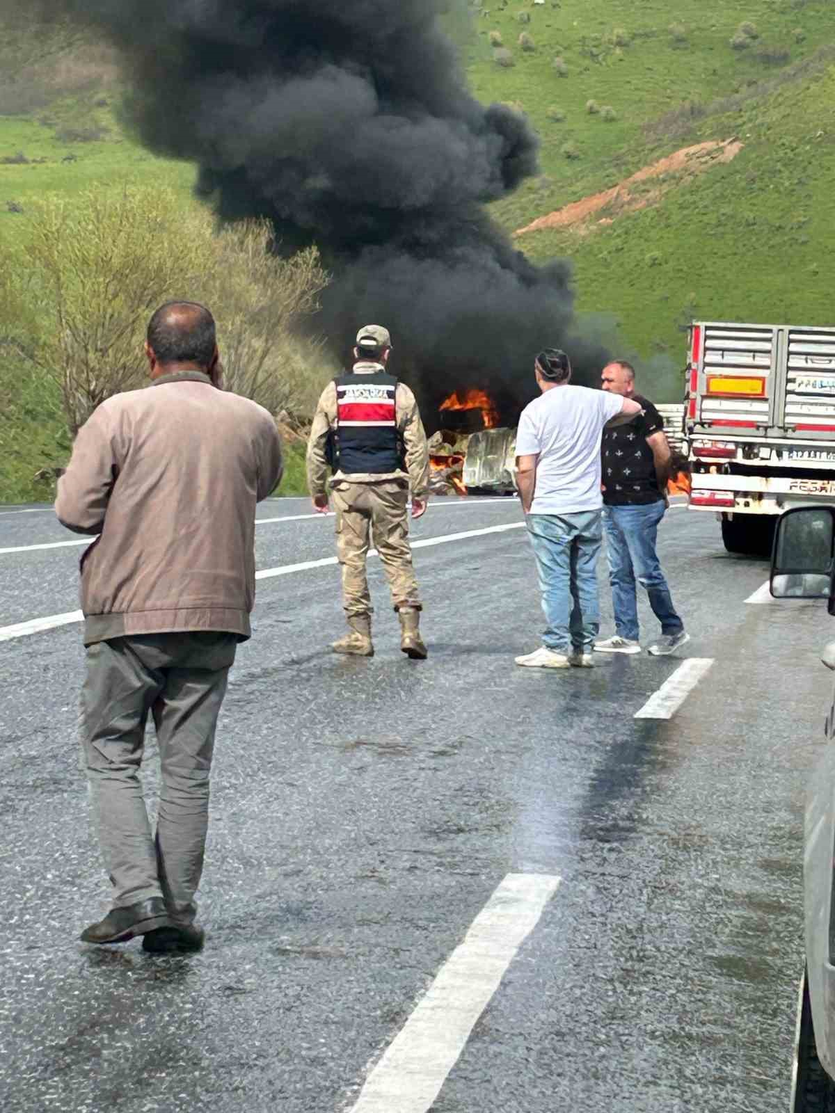 Bitlis-Van karayolundaki feci kazada hayatını kaybedenlerin isimleri belli oldu 4 bitlis van karayolundaki feci kazada hayatini kaybedenlerin isimleri belli oldu 0 zS77j18l