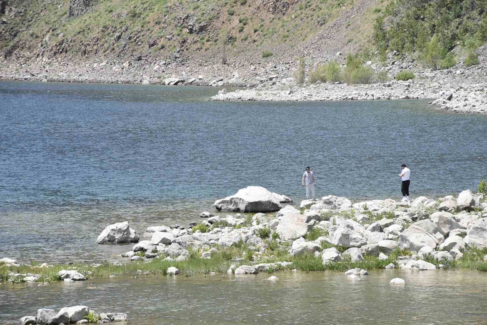 Bitlis’in doğa harikası Nemrut’ta hafta sonu hareketliliği 14 bitlisin doga harikasi nemrutta hafta sonu hareketliligi 10 ZeUa3H5C
