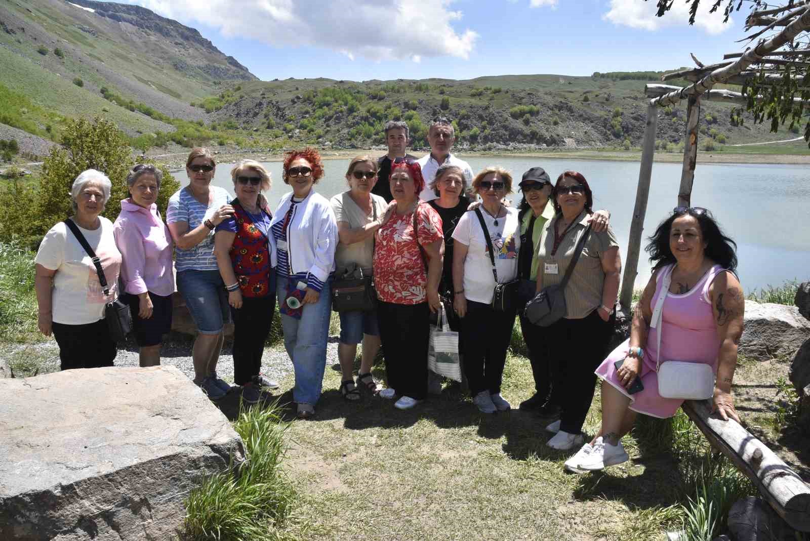 Bitlis’in doğa harikası Nemrut’ta hafta sonu hareketliliği 11 bitlisin doga harikasi nemrutta hafta sonu hareketliligi 7 FvcsAhwQ