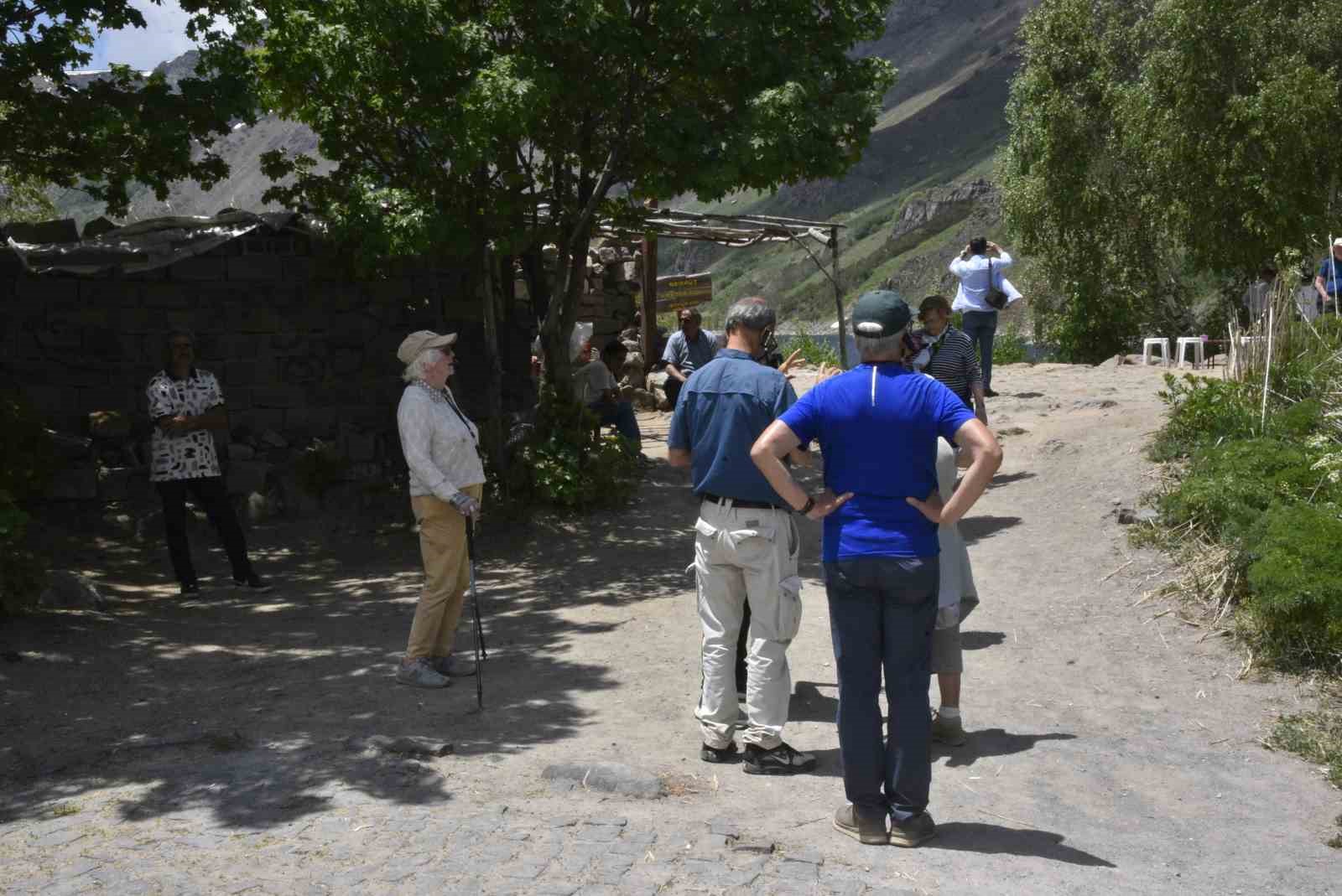 Bitlis’in doğa harikası Nemrut’ta hafta sonu hareketliliği 12 bitlisin doga harikasi nemrutta hafta sonu hareketliligi 8 ZiqElB8c