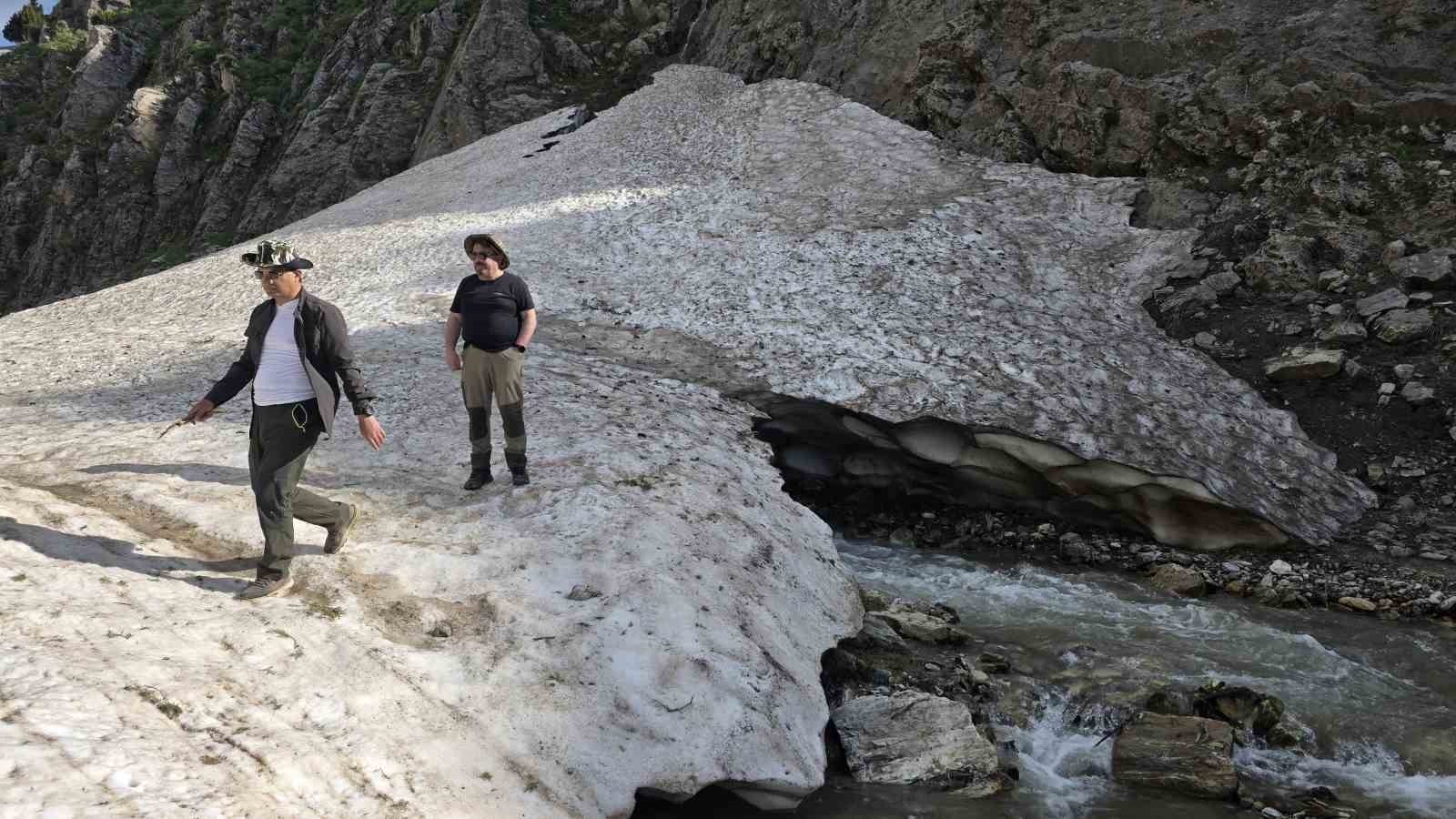 Bitlis’in kar suları Van Gölü’ne güç katıyor 4 bitlisin kar sulari van golune guc katiyor 0 8RRSF699