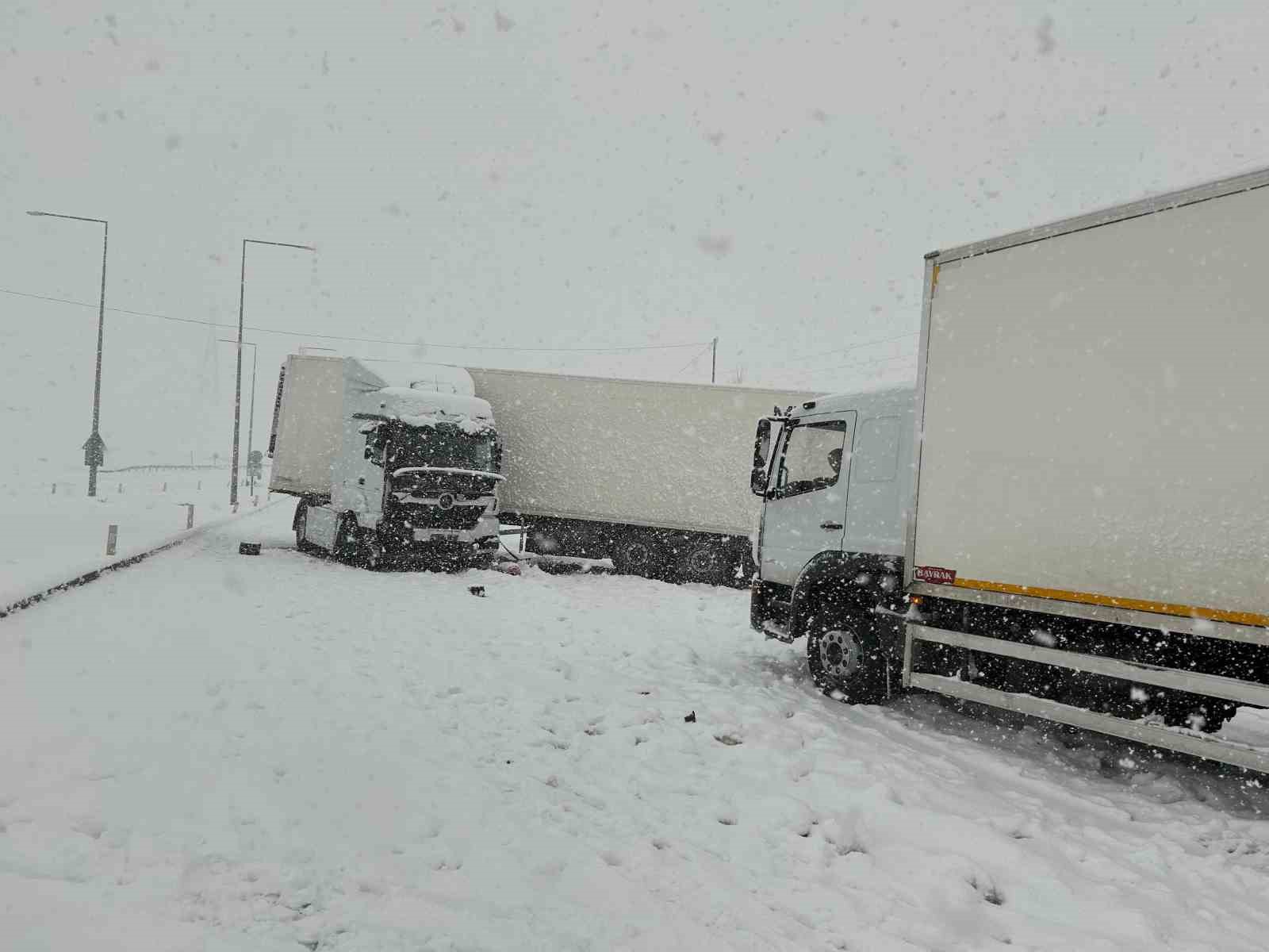 bitliste 4 tir ve 2 otomobil carpisti 5 yarali 0 6WgQtNdk