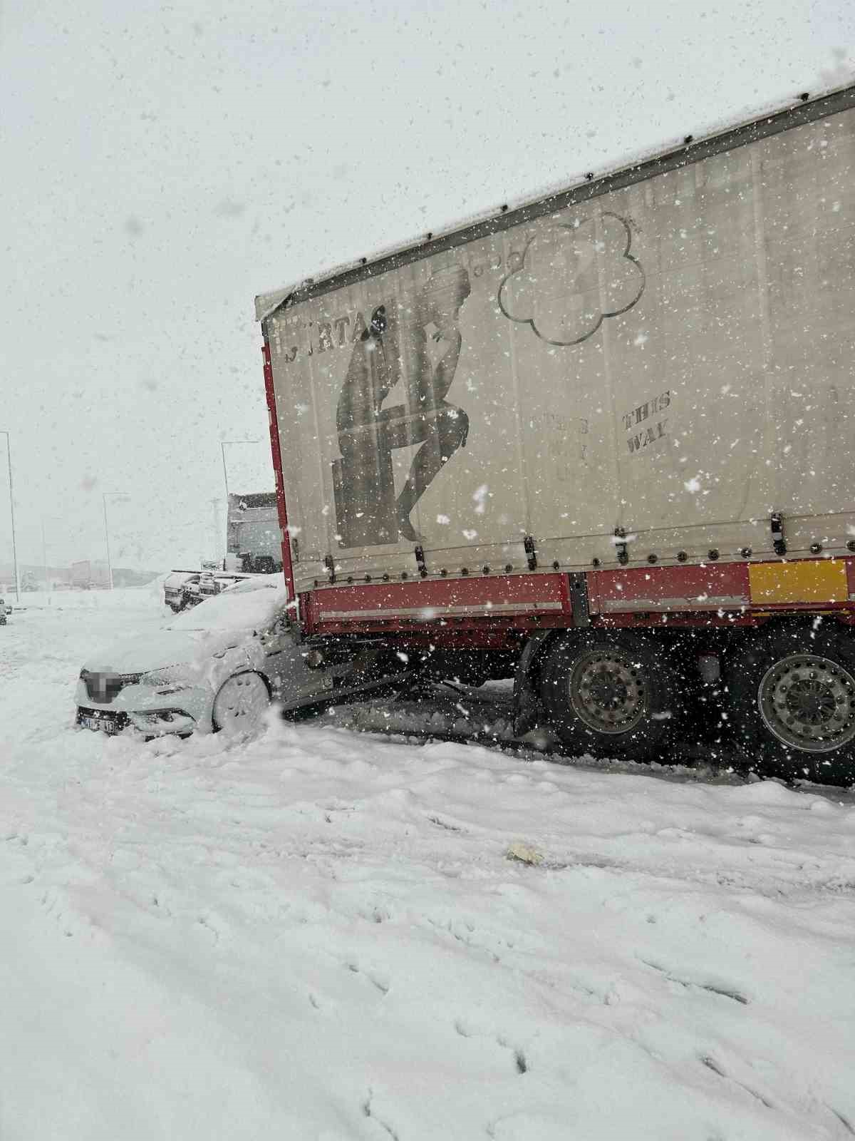 bitliste 4 tir ve 2 otomobil carpisti 5 yarali 2