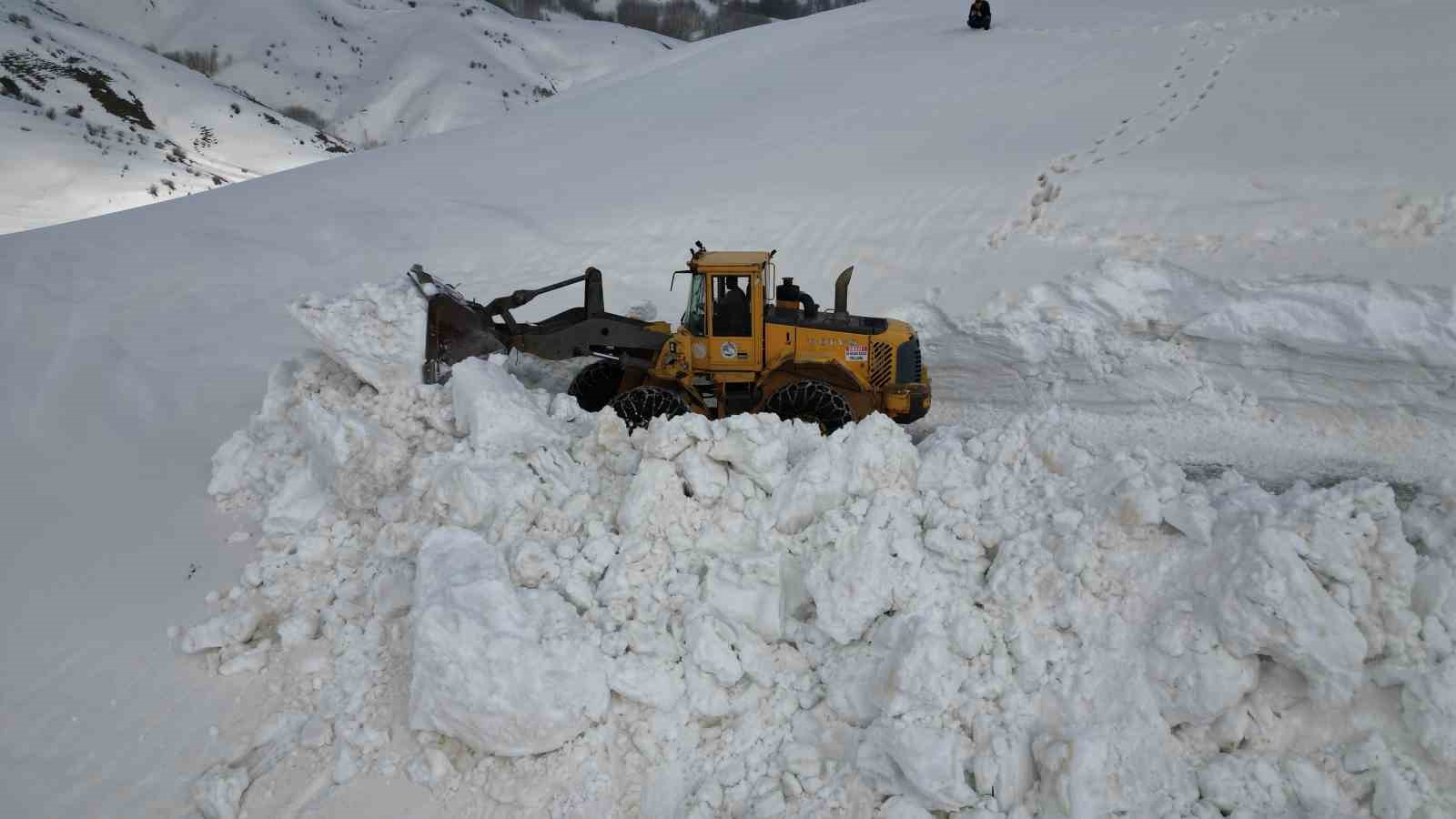 bitliste 5 metreyi bulan karda yol acma calismasi 0 LRZT9Xh5