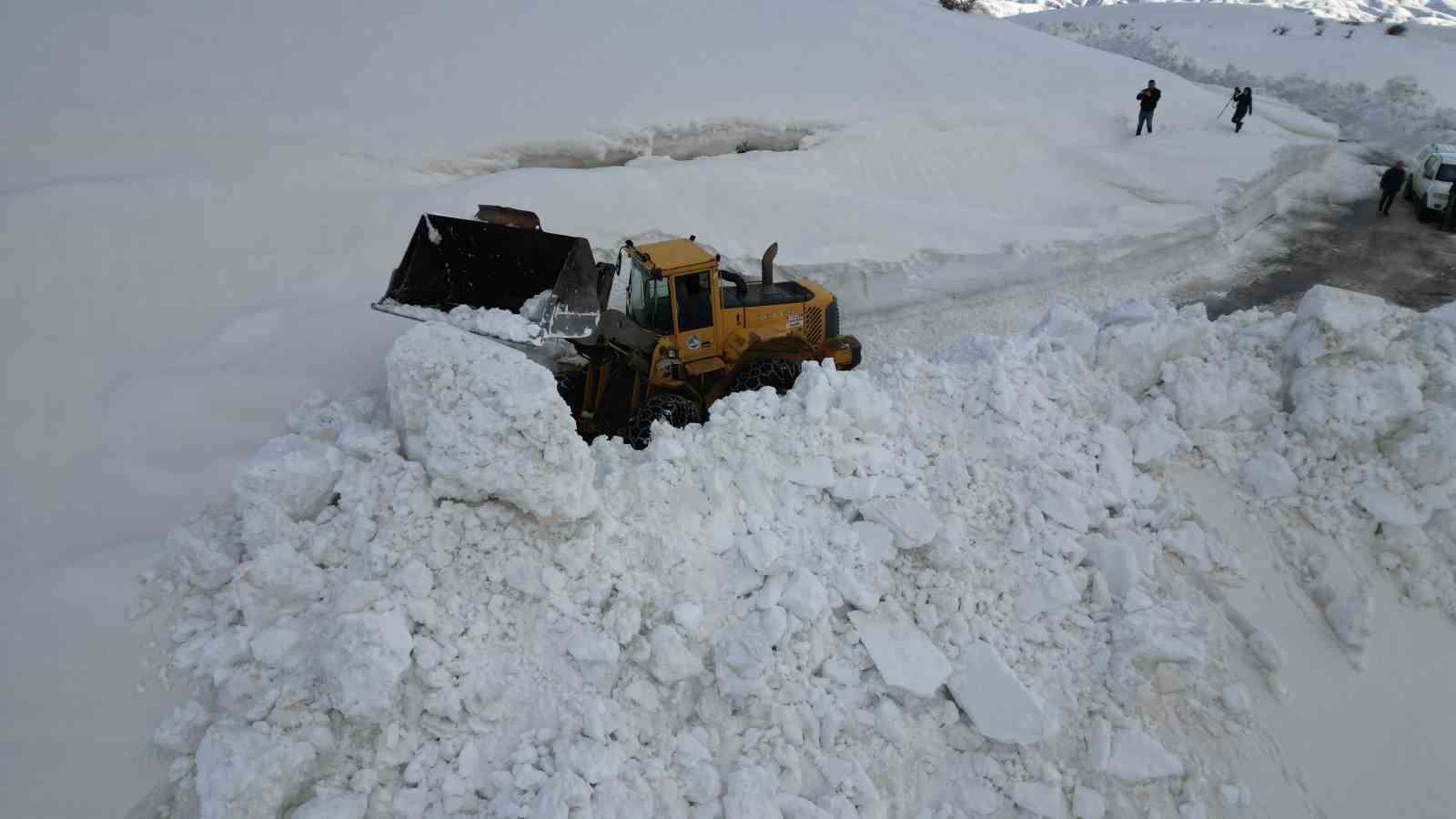 bitliste 5 metreyi bulan karda yol acma calismasi 3 hVfIn85B