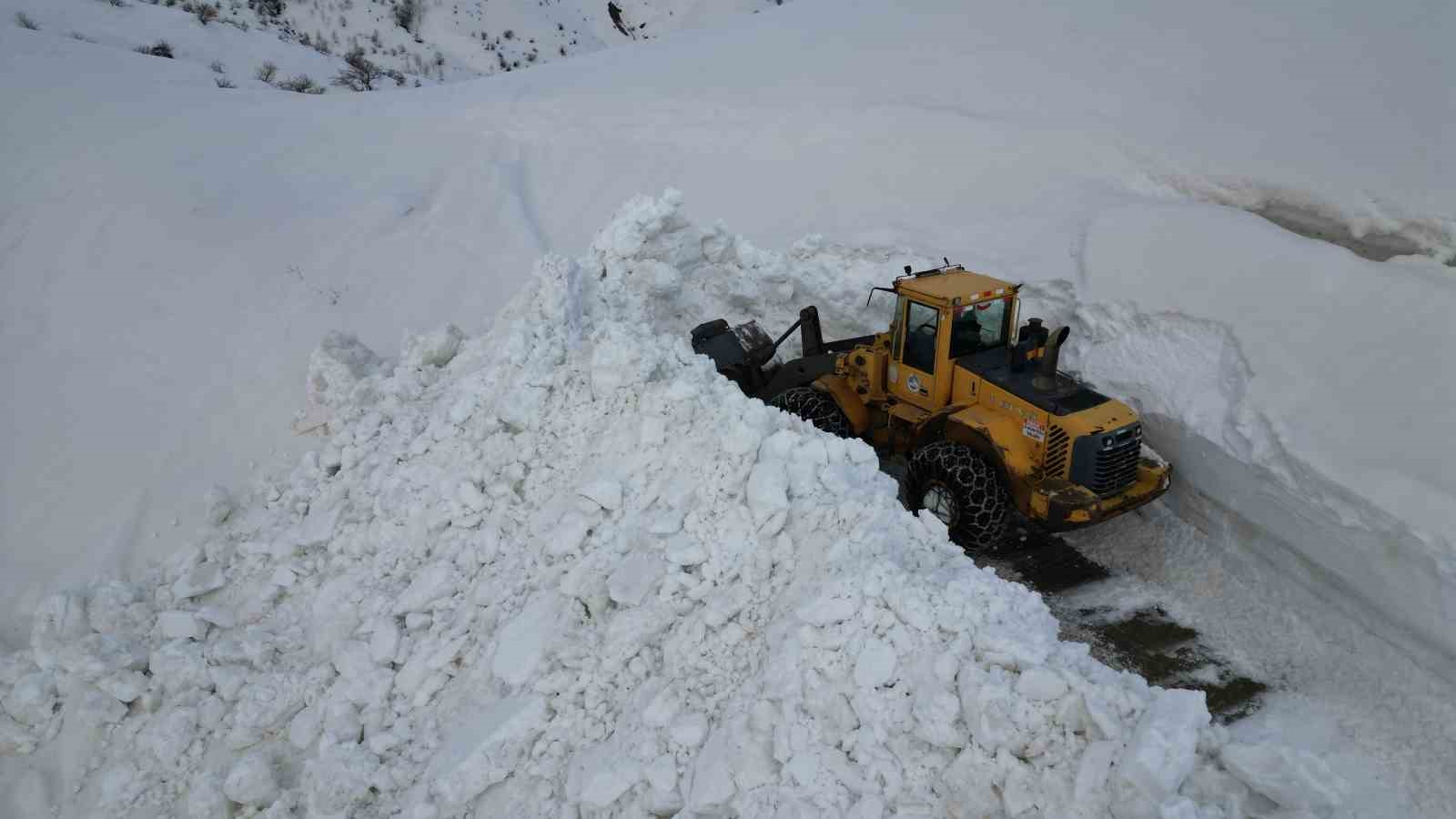 bitliste 5 metreyi bulan karda yol acma calismasi 4 TyYPy5VC