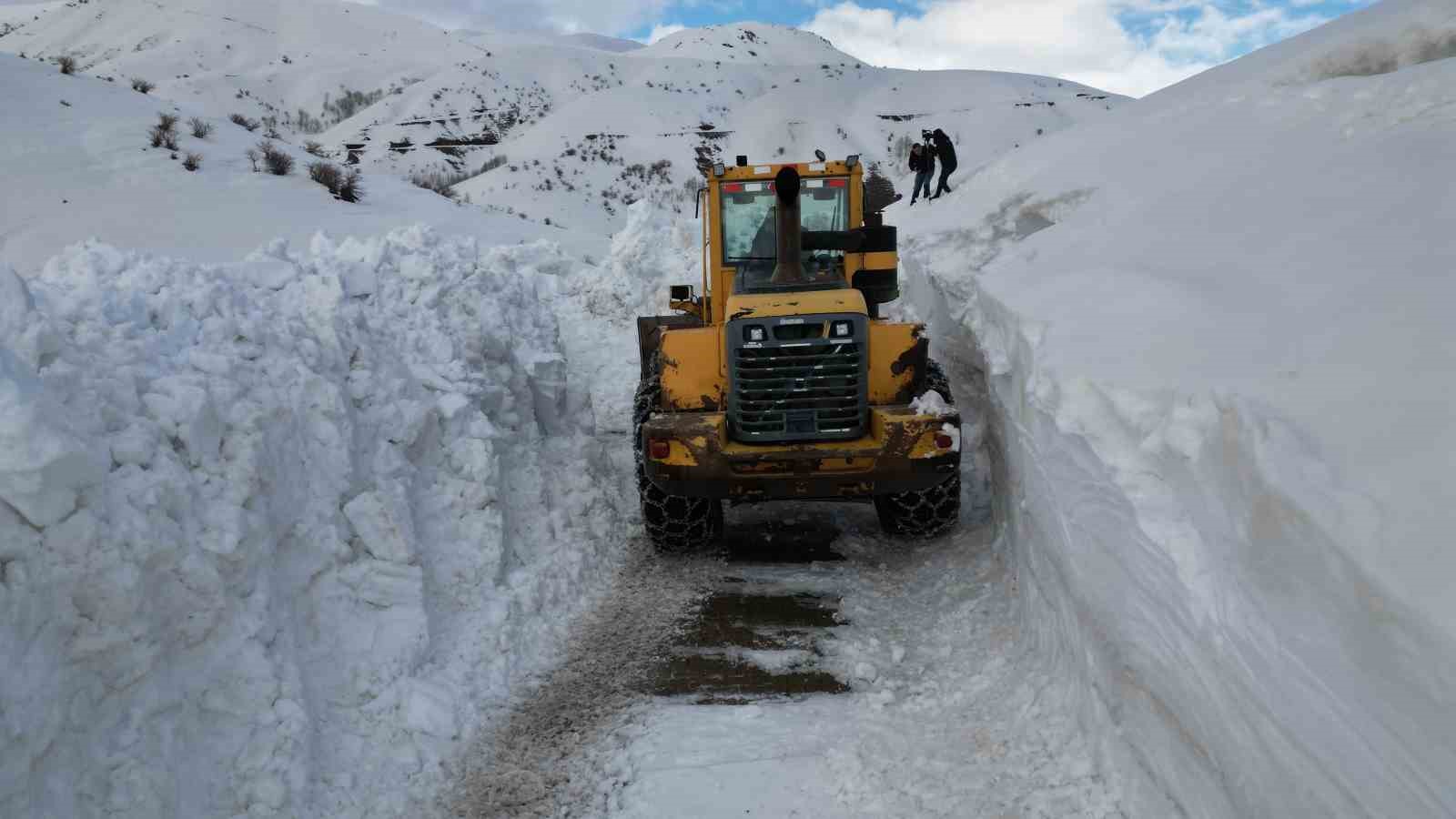 bitliste 5 metreyi bulan karda yol acma calismasi 5