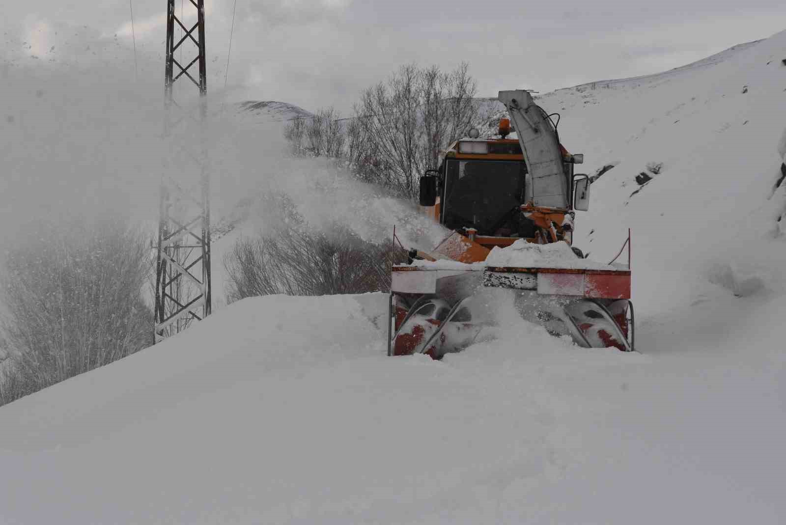 bitliste 65 metrelik kar yagisina ragmen 20 bin kilometre yol acildi 0 7tQ9Er3u