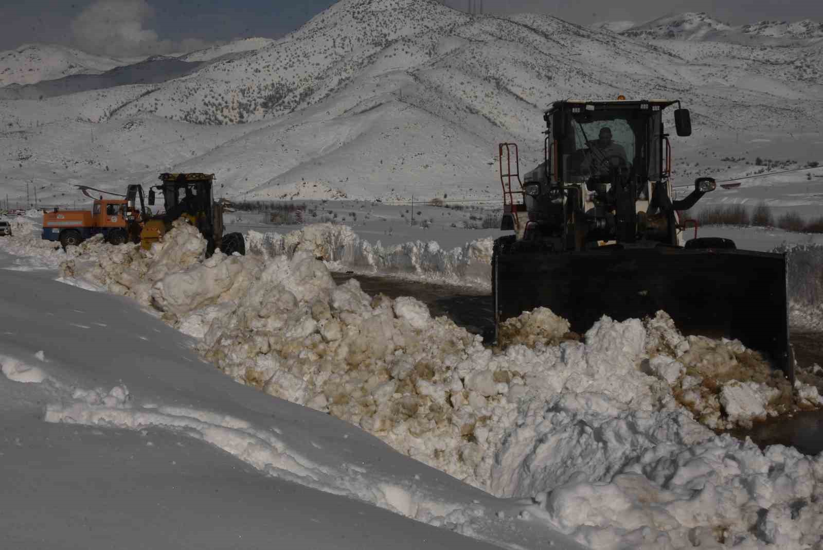 bitliste 65 metrelik kar yagisina ragmen 20 bin kilometre yol acildi 14 k3cl1Sgc