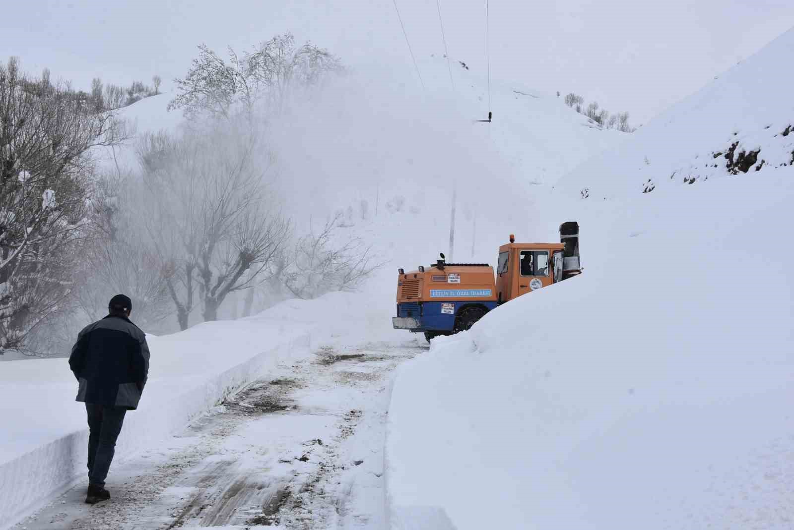 bitliste 65 metrelik kar yagisina ragmen 20 bin kilometre yol acildi 5 VpRzTTdz