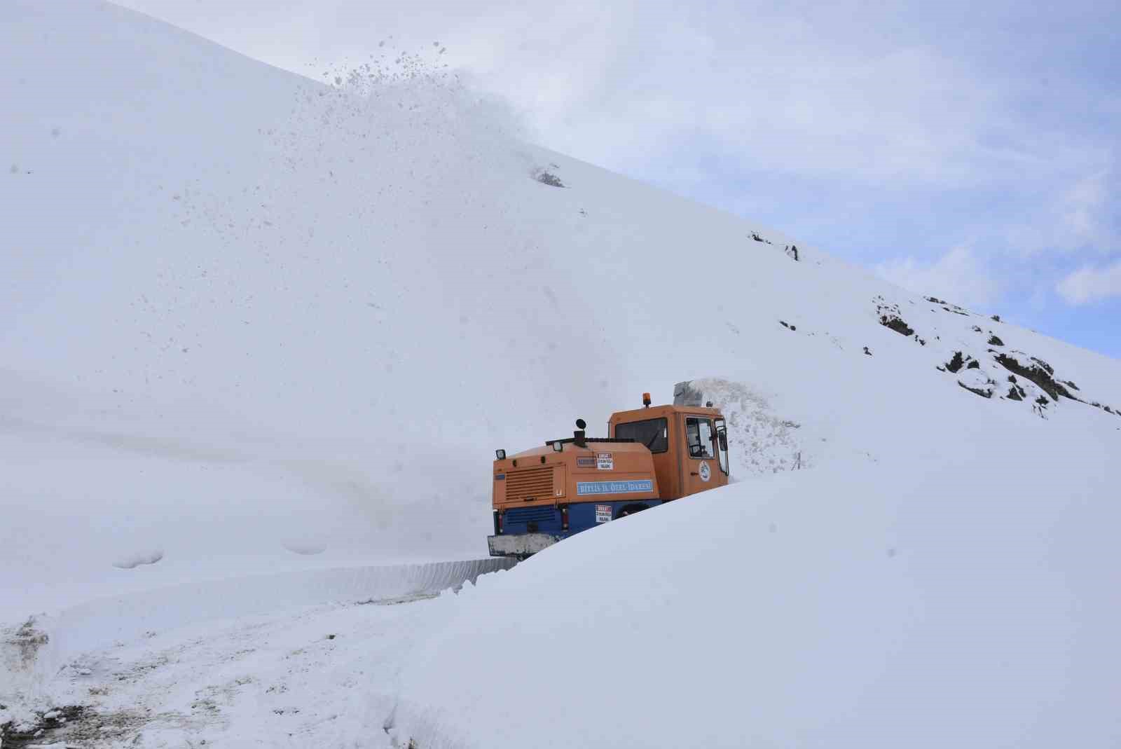 bitliste 65 metrelik kar yagisina ragmen 20 bin kilometre yol acildi 6 qHCPlmCq