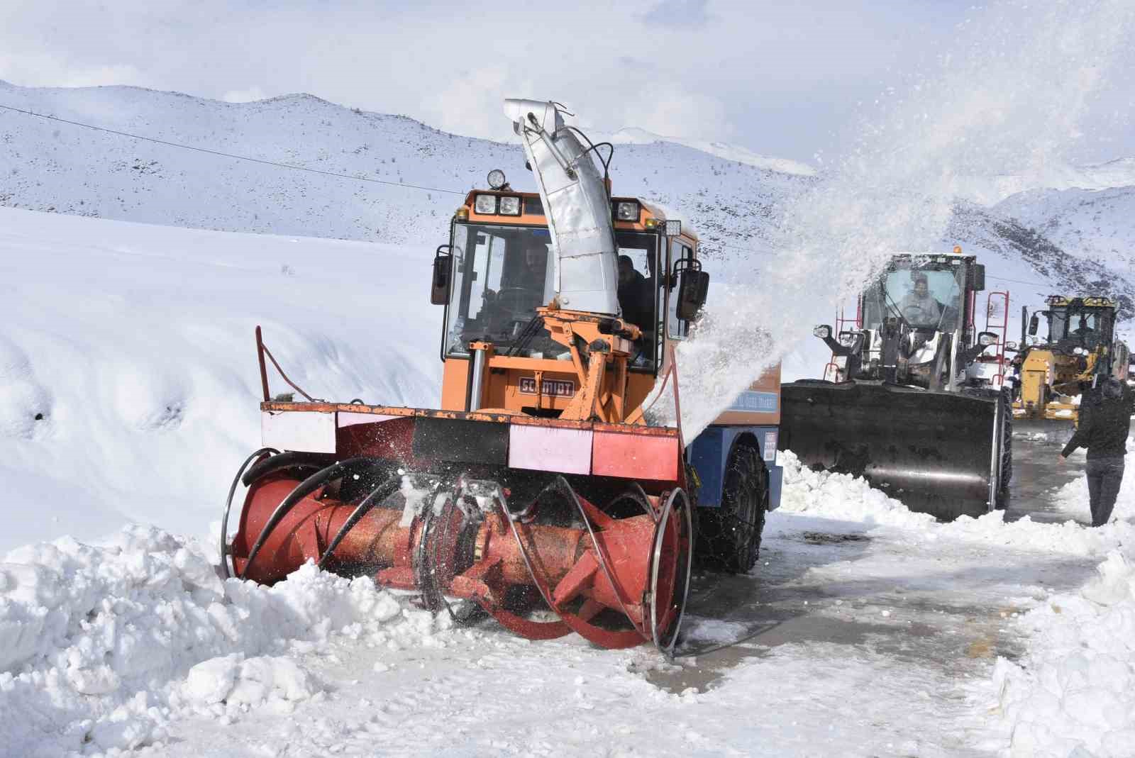 bitliste 65 metrelik kar yagisina ragmen 20 bin kilometre yol acildi 8 IV988GgI
