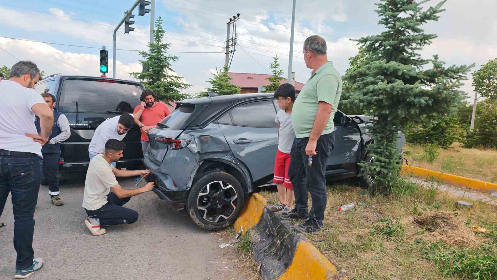 bitliste ambulans ile otomobil carpisti 10 yarali 4 siBuMaJj