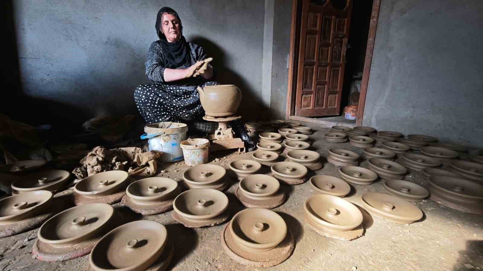 bitliste asirlik comlekcilik gelenegini kadinlar yasatiyor 2 7zim6mLP