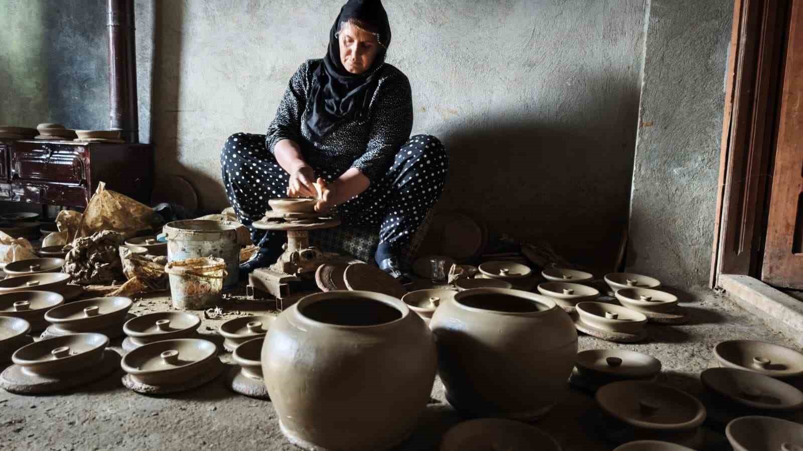bitliste asirlik comlekcilik gelenegini kadinlar yasatiyor 4 9uwmv3gw