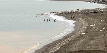 bitliste-bir-yanda-kar-esareti-bir-yanda-su-keyfi-HHtnTczn.jpg