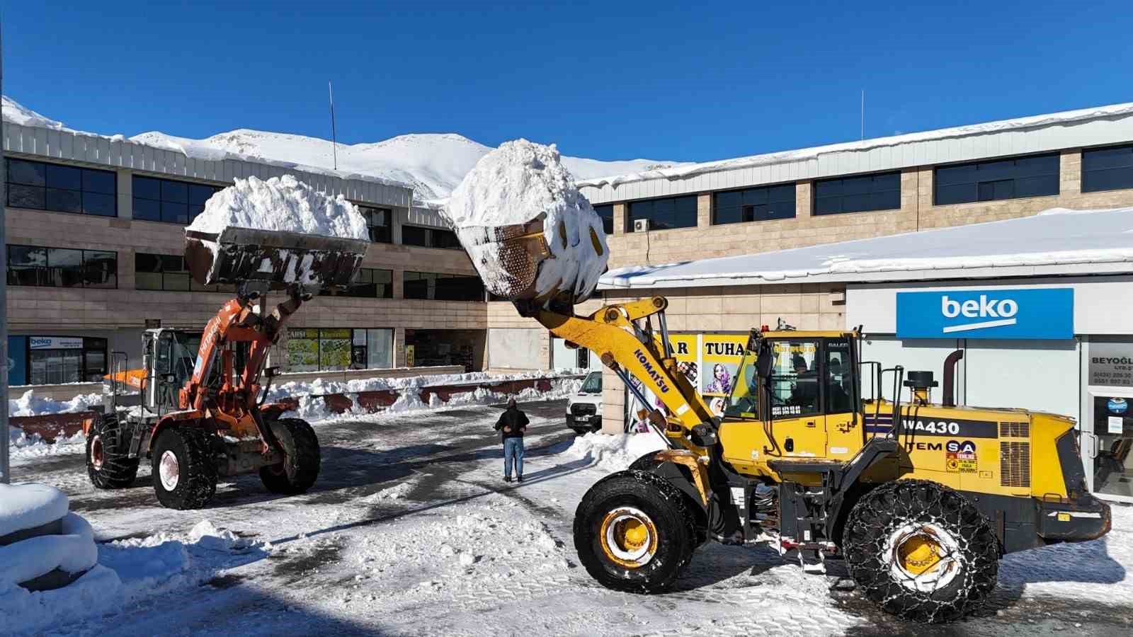 bitliste biriken karlar kamyonlarla tasiniyor 5