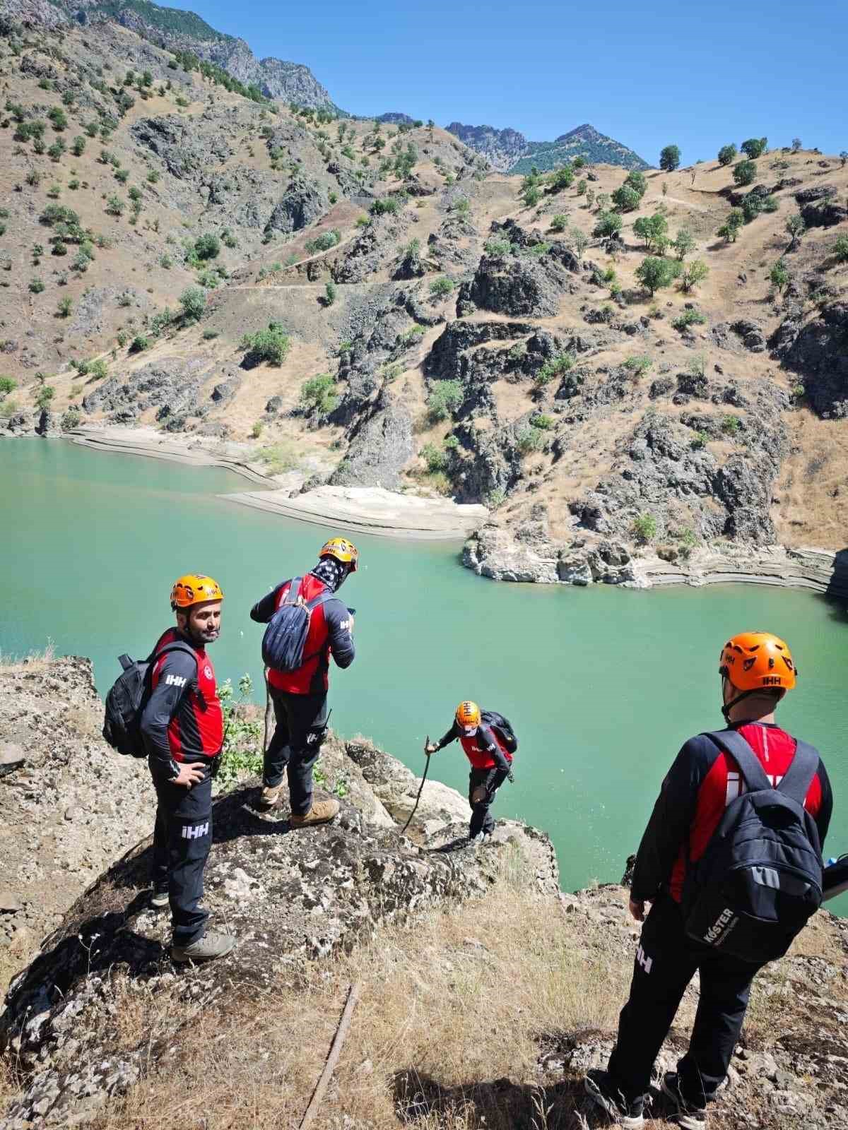 bitliste derede kaybolan 13 yasindaki cocugu arama calismalari suruyor 1 PcwA2uhz