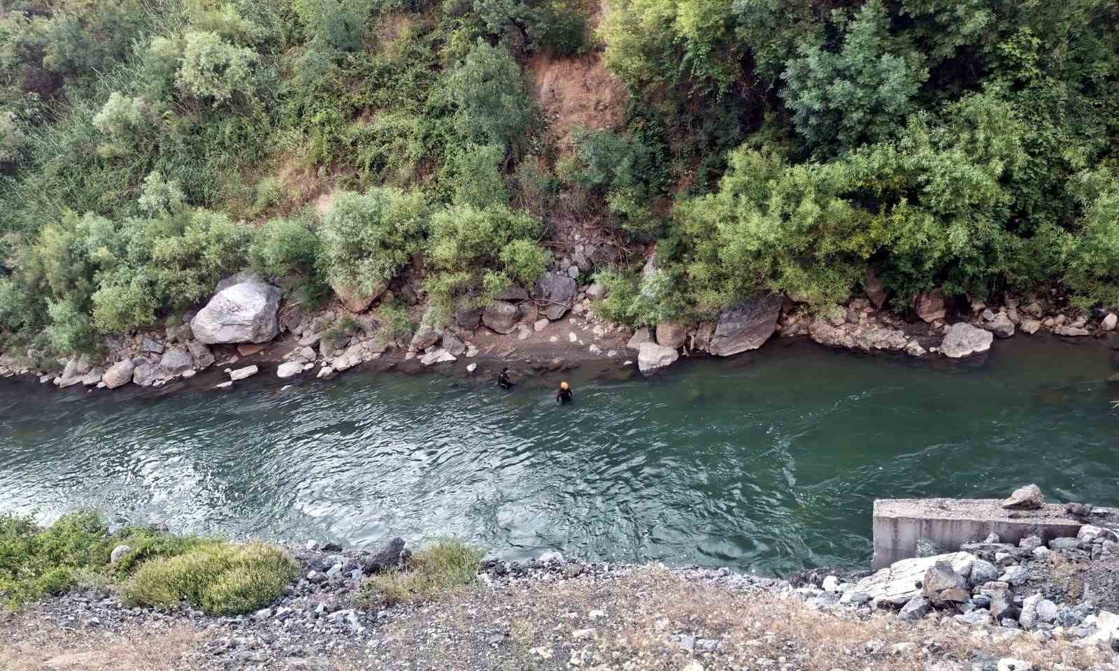 bitliste dereye giren 3 kardesten biri hayatini kaybetti digerini ise baba kurtardi 1 WBjFdTun