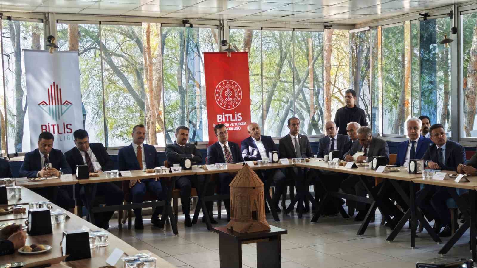 bitliste geleneksel ahlat tas isciligi calistayi duzenlendi 2 Ln46RsyU