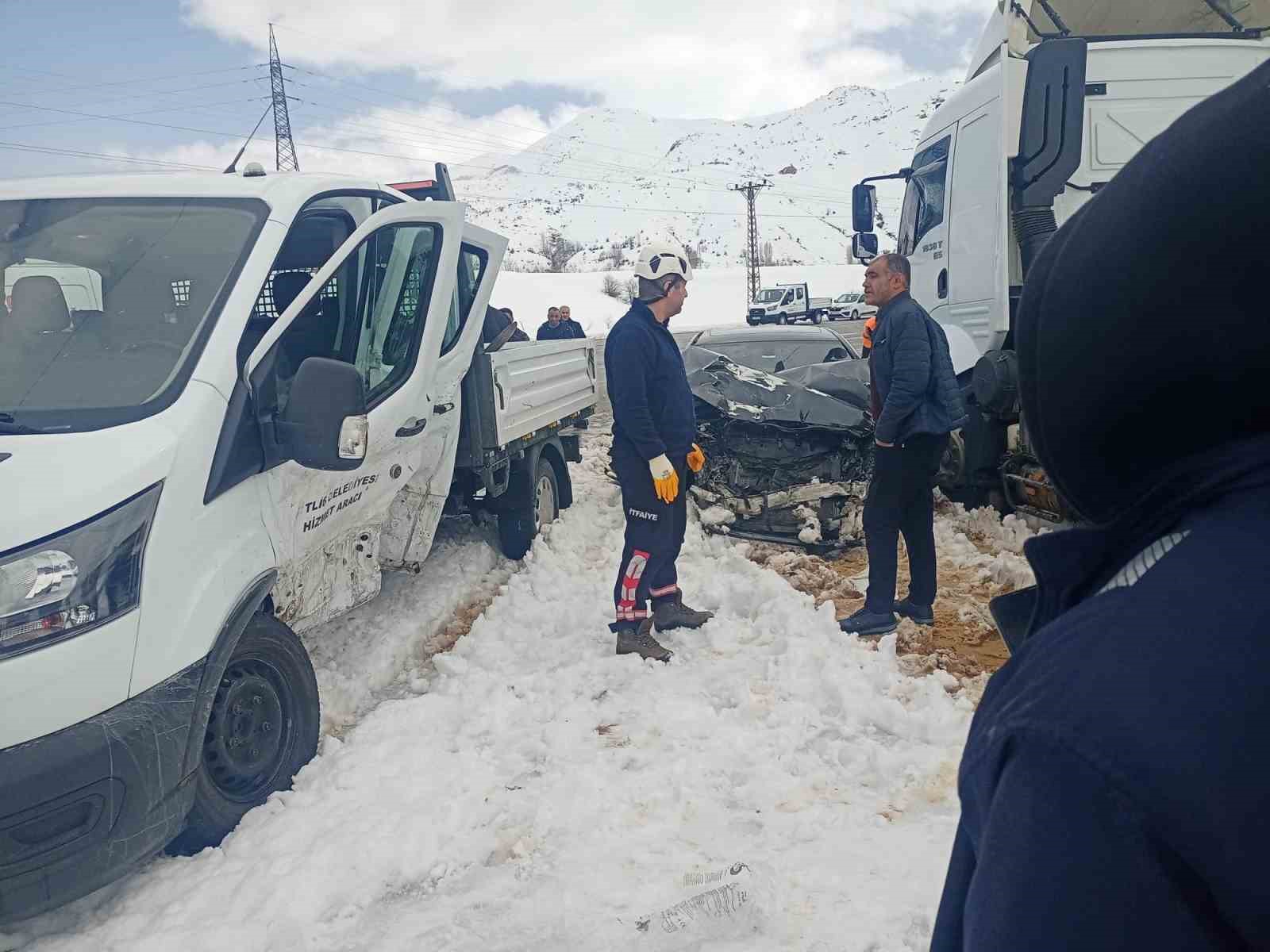 bitliste iki ayri kaza 12 yarali 2 v24MnYzu