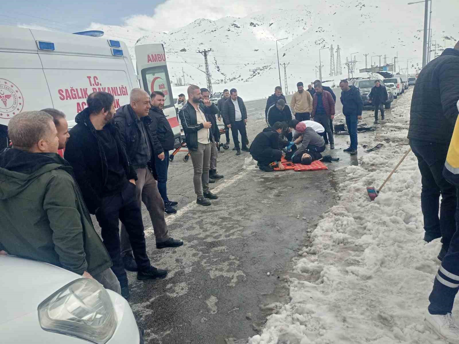 bitliste iki ayri kaza 12 yarali 3 vhrtJLKl