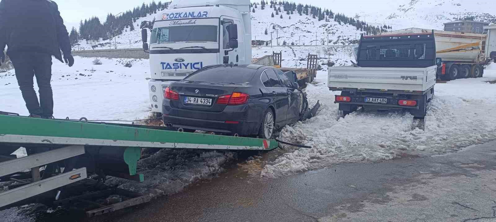 bitliste iki ayri kaza 12 yarali 5 ZPvYvGCI